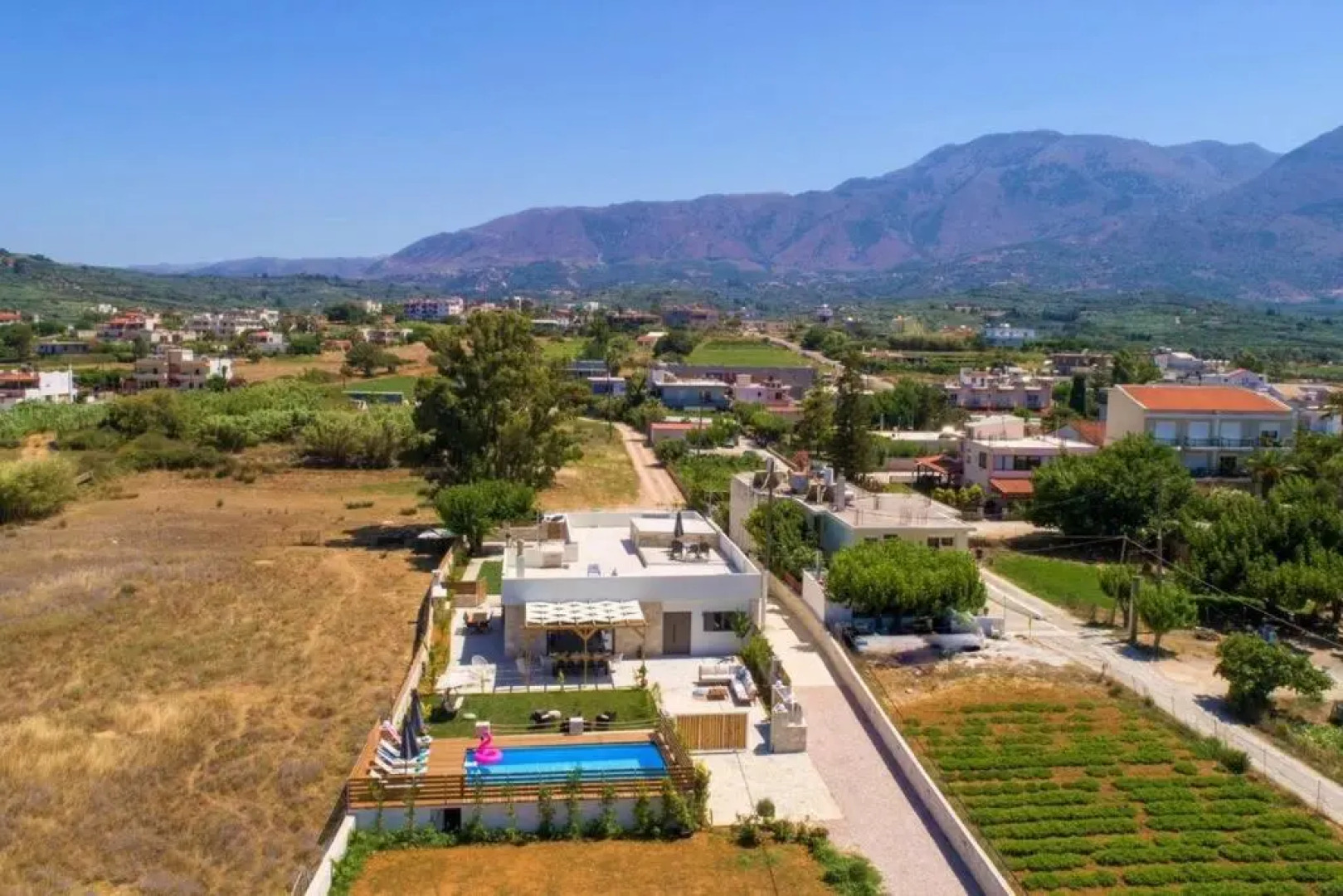 Villa 400 m from the beach 12 to 16 pers 2 pools