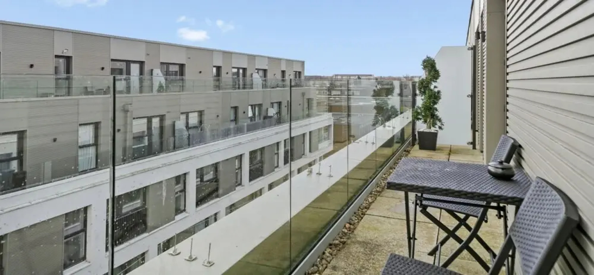 Luxury Eco Super King Apartment With Large Balcony