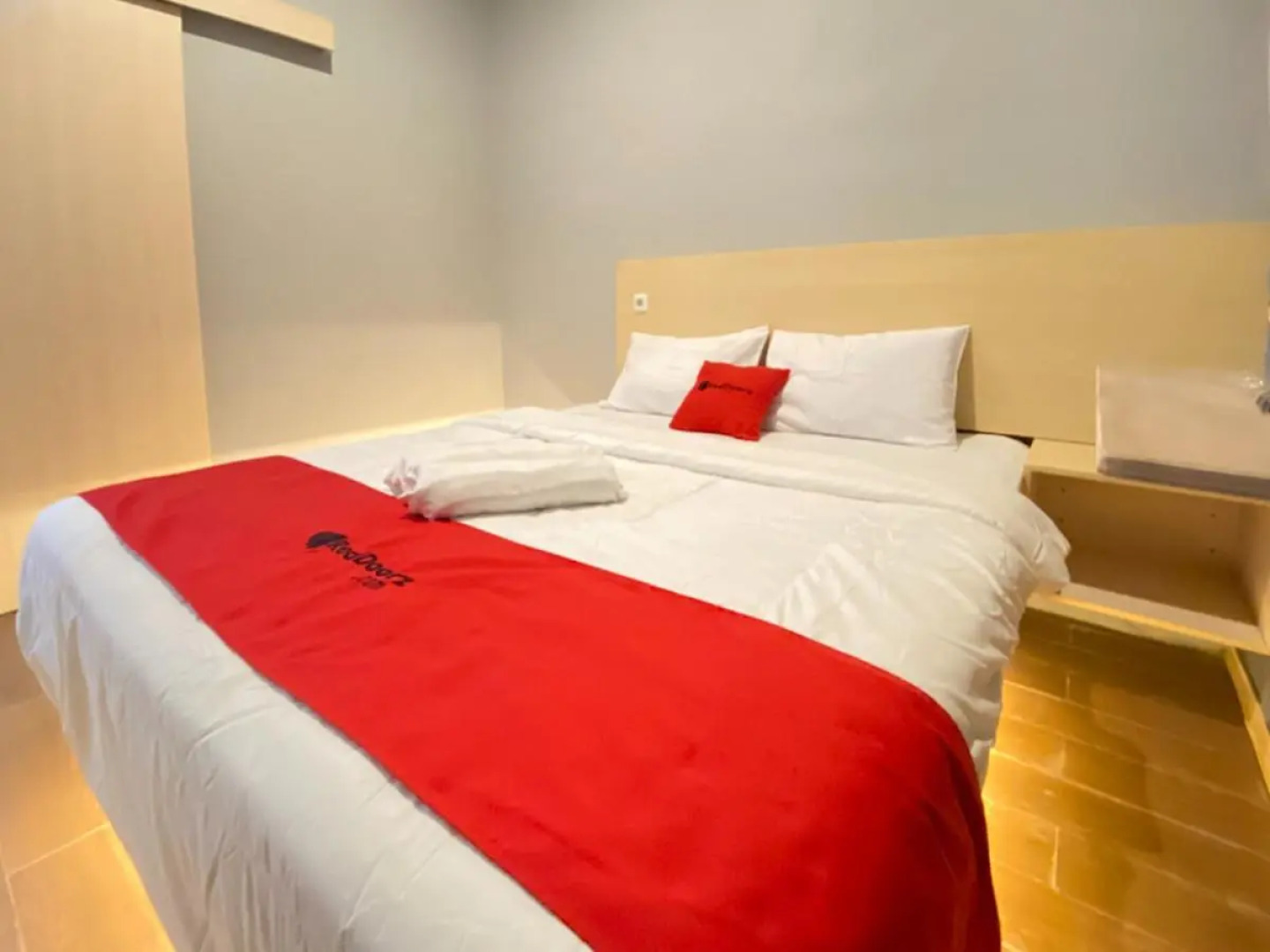 RedDoorz Syariah near Exit Tol Batang