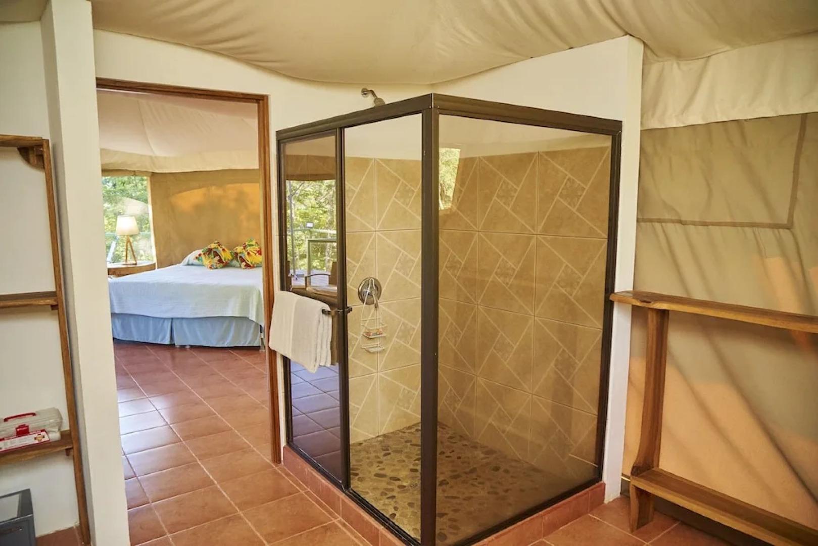 Manoas Luxury Camping and Villa Rentals