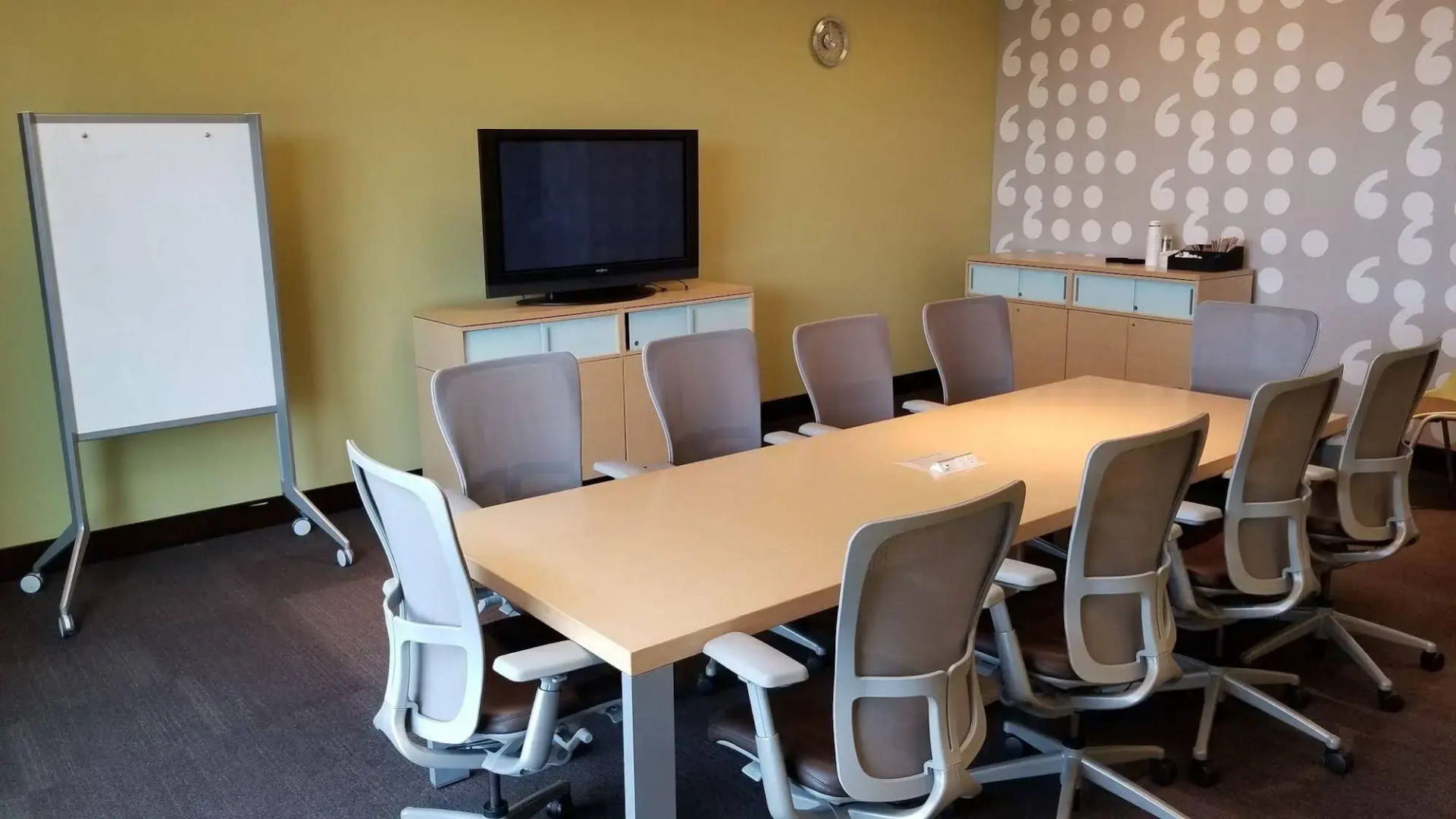 Tulyp, Tapestry Collection by Hilton