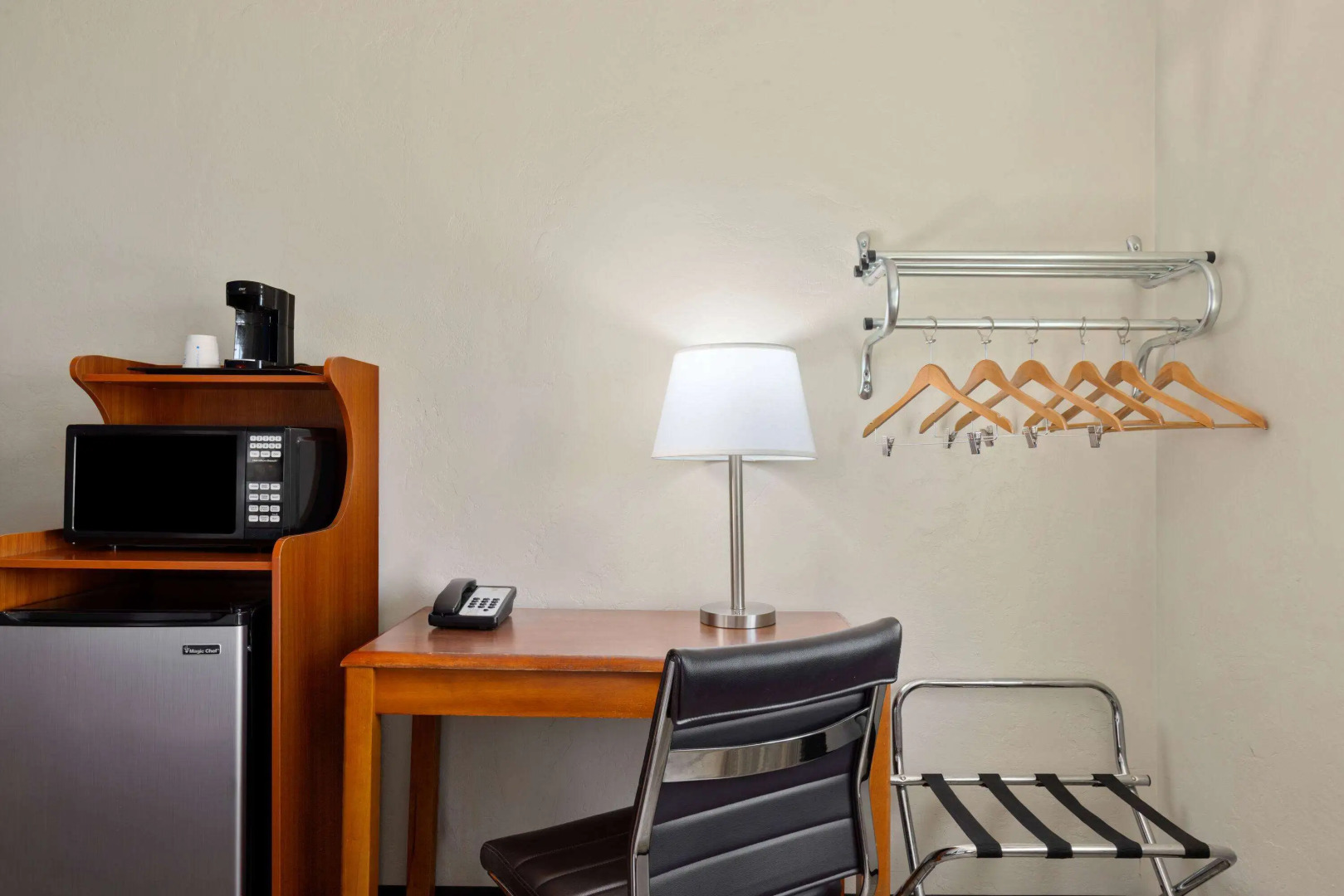 Super 8 by Wyndham Roseburg