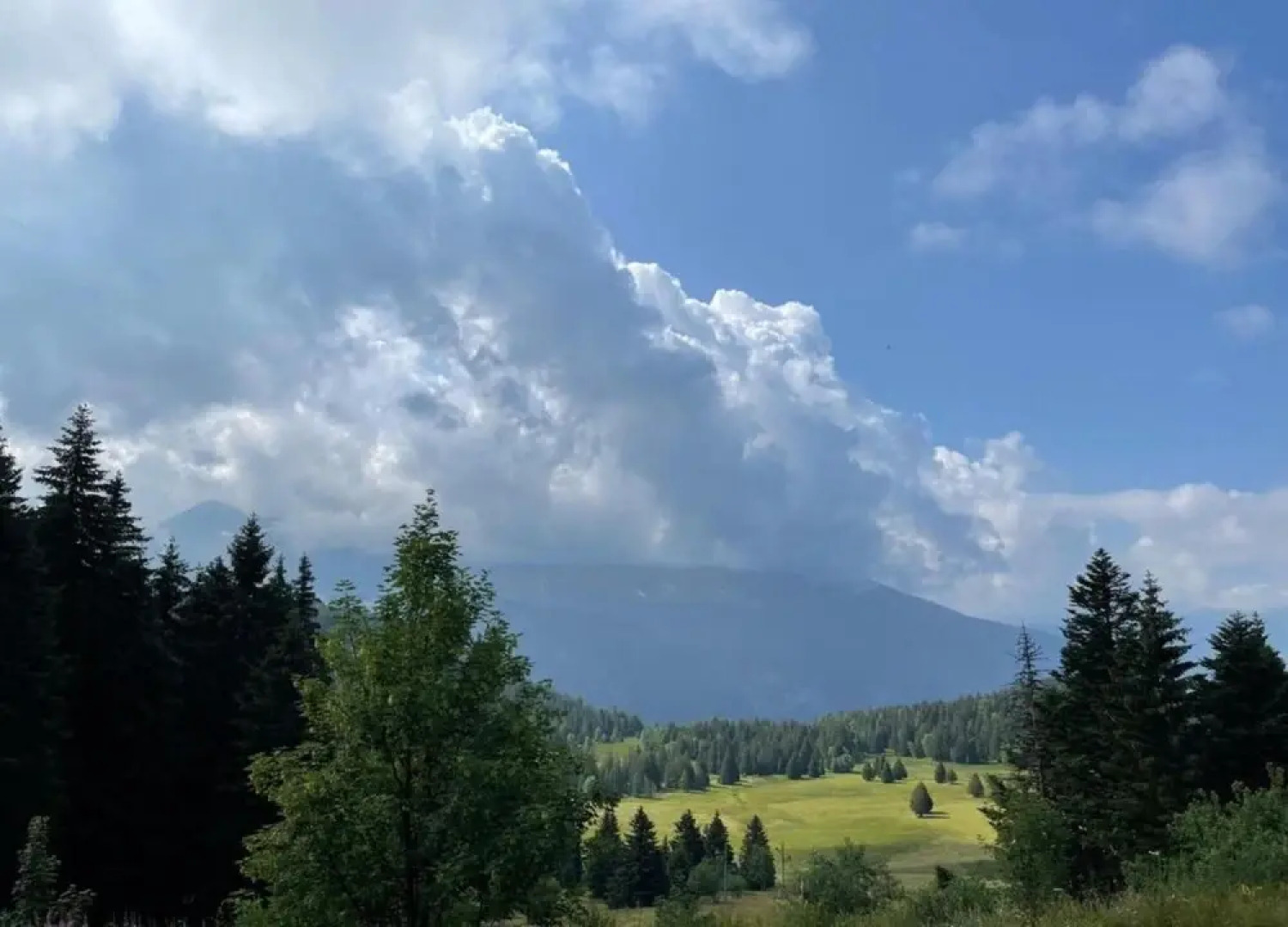 Serene Alpine Stay for 6 Guests