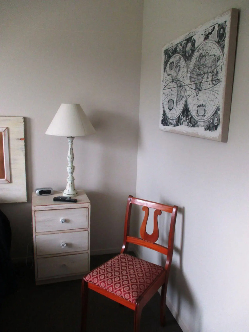 Fat Owl Motel, Bar & Eatery