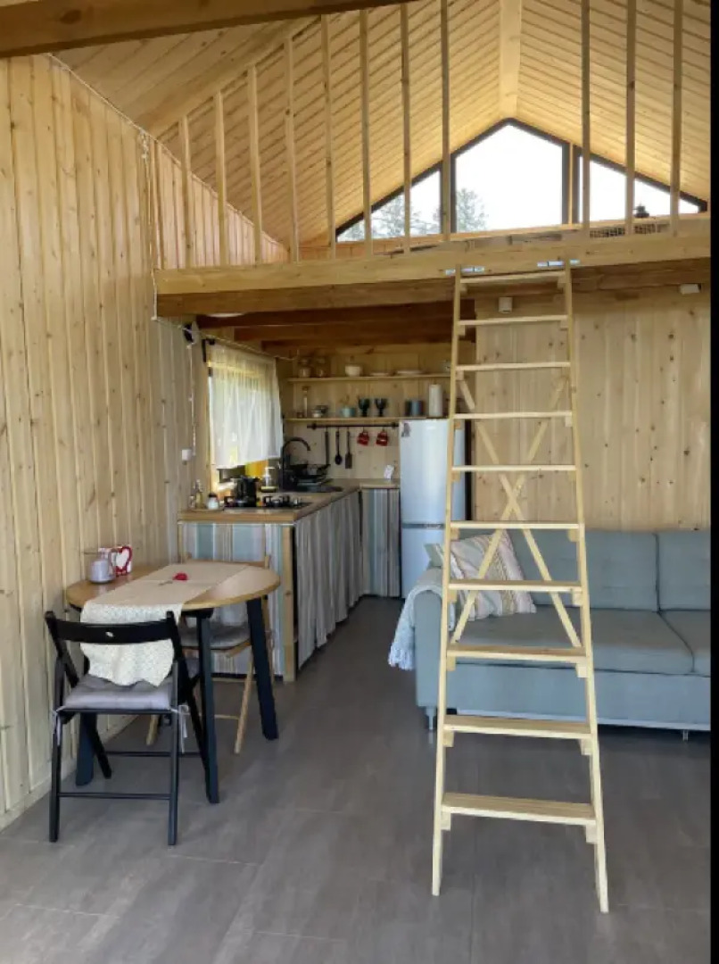 Черный домик