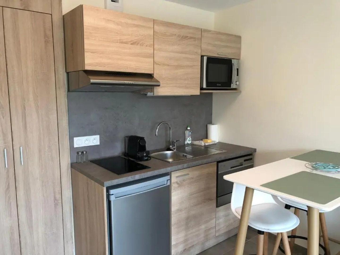 Shana Hotel & Residence