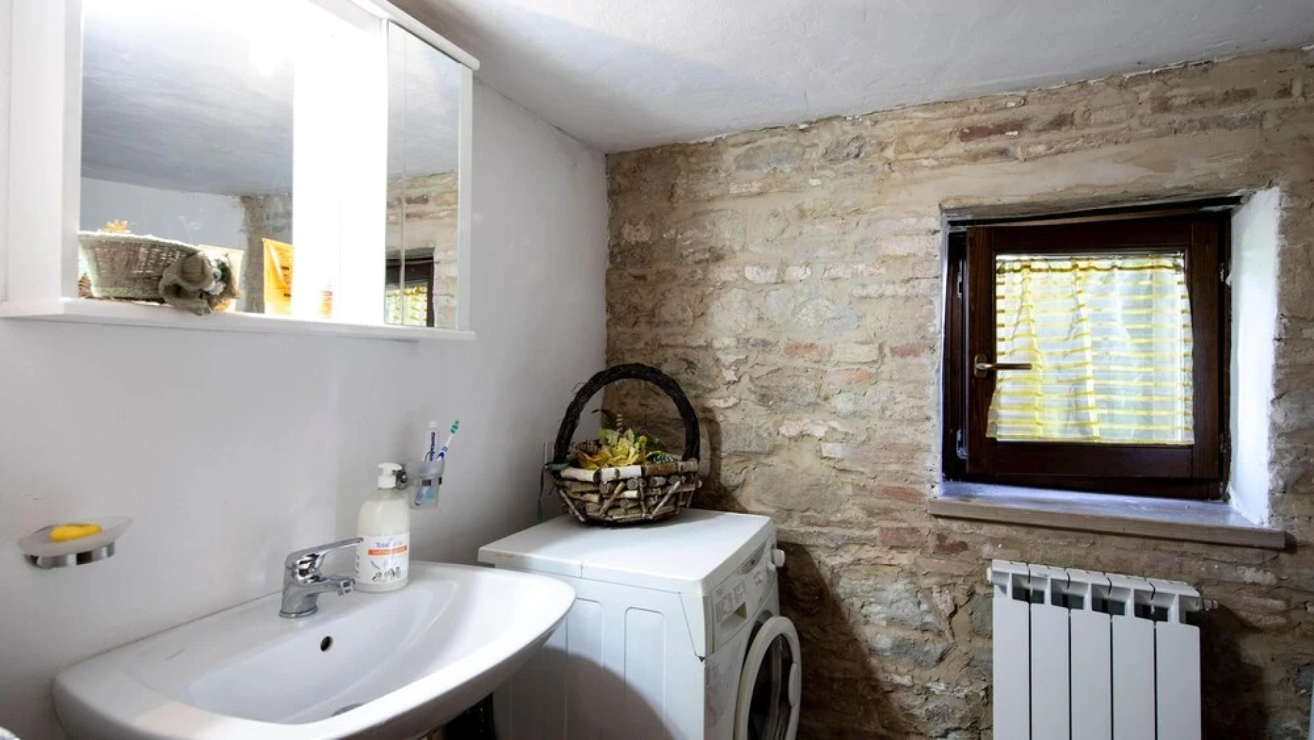 Casale Nasca In Pietra Immerso Nel Verde