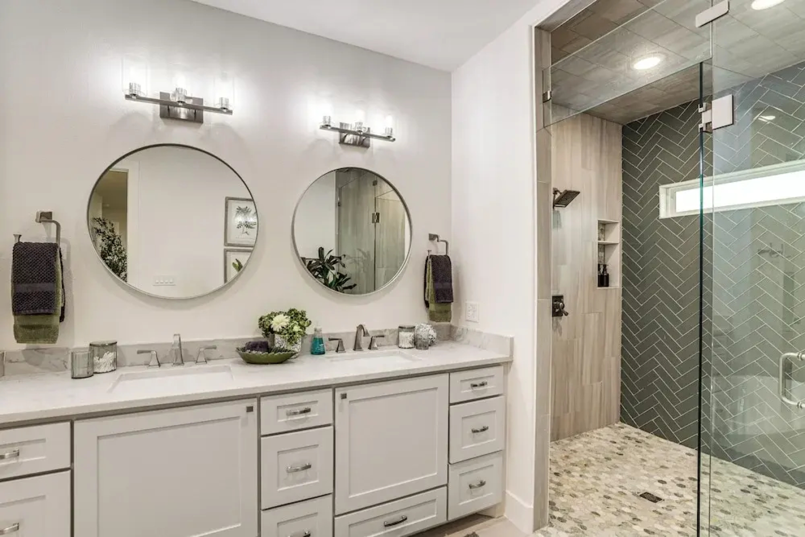 Dock & Hot Tub! High-end Cedar Creek Lake Retreat