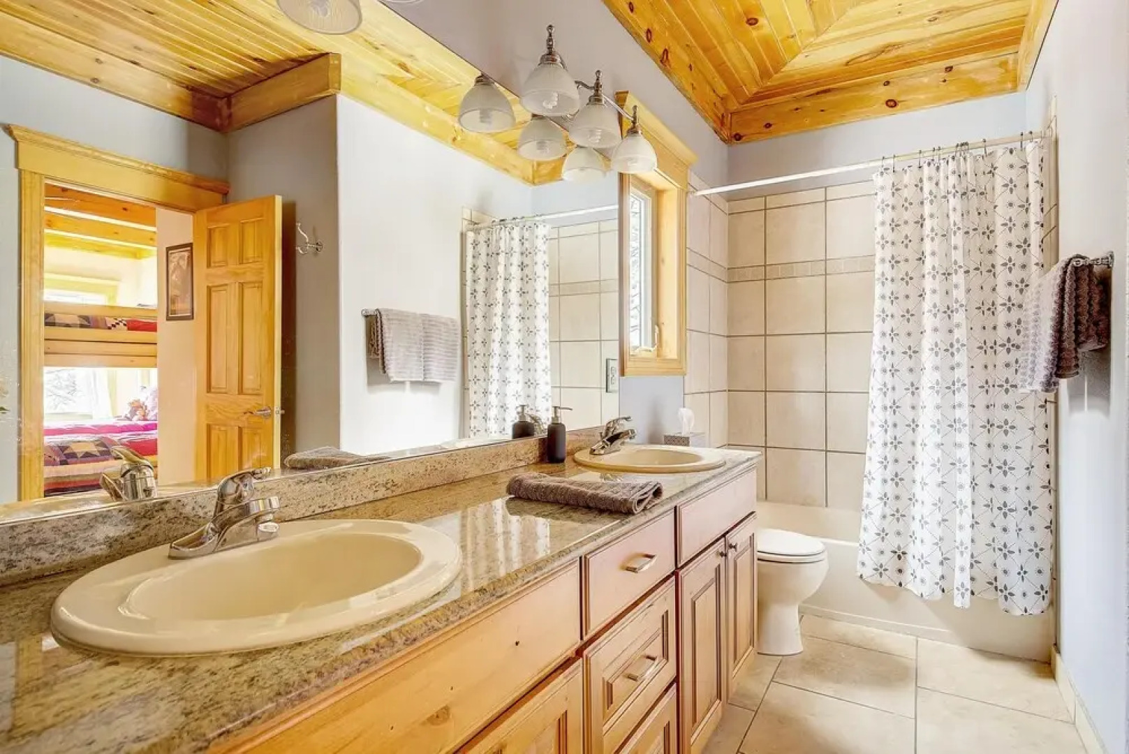 Secluded & Spacious Mountain Getaway