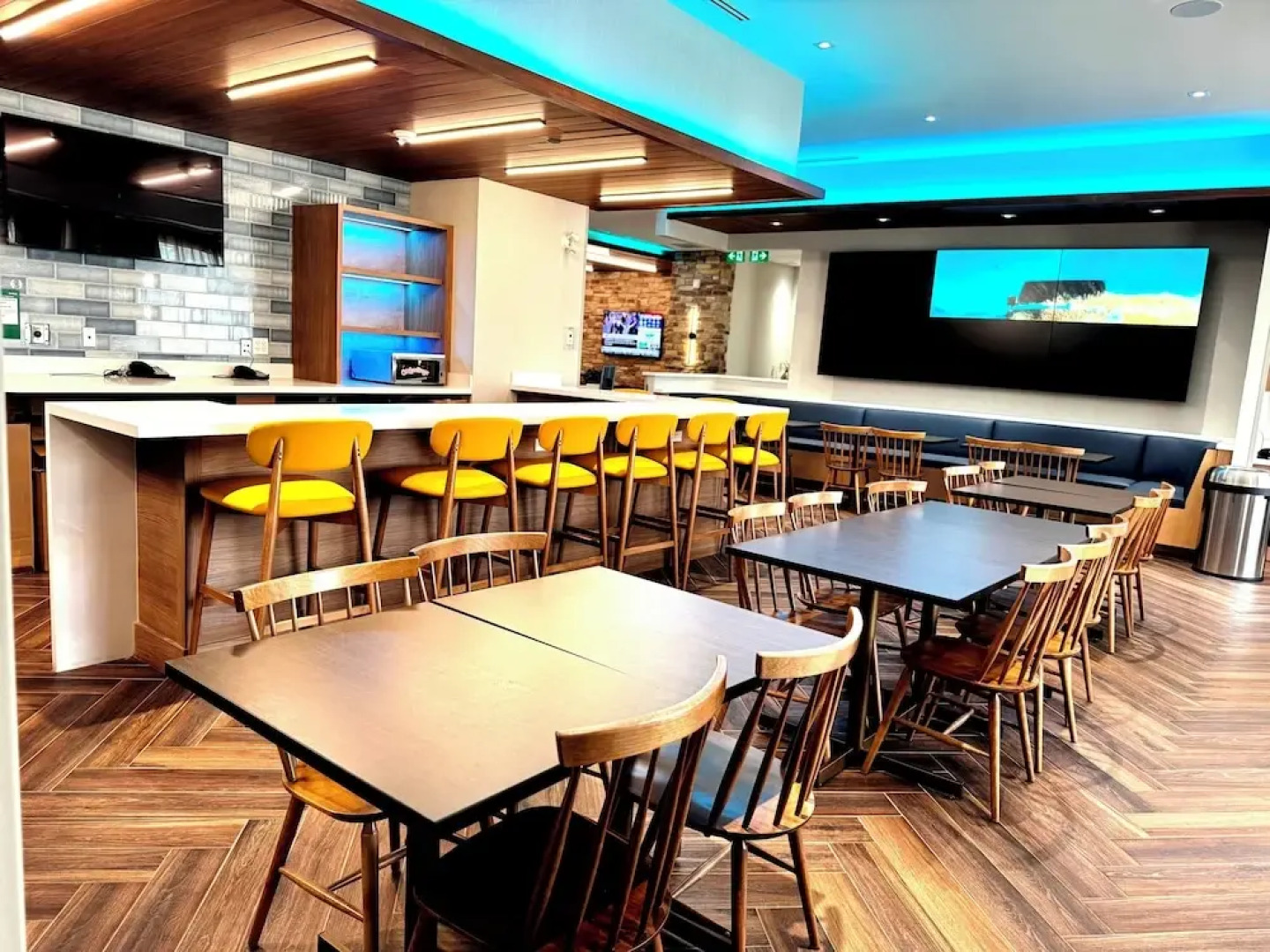 Newmarket Hotel & Suites