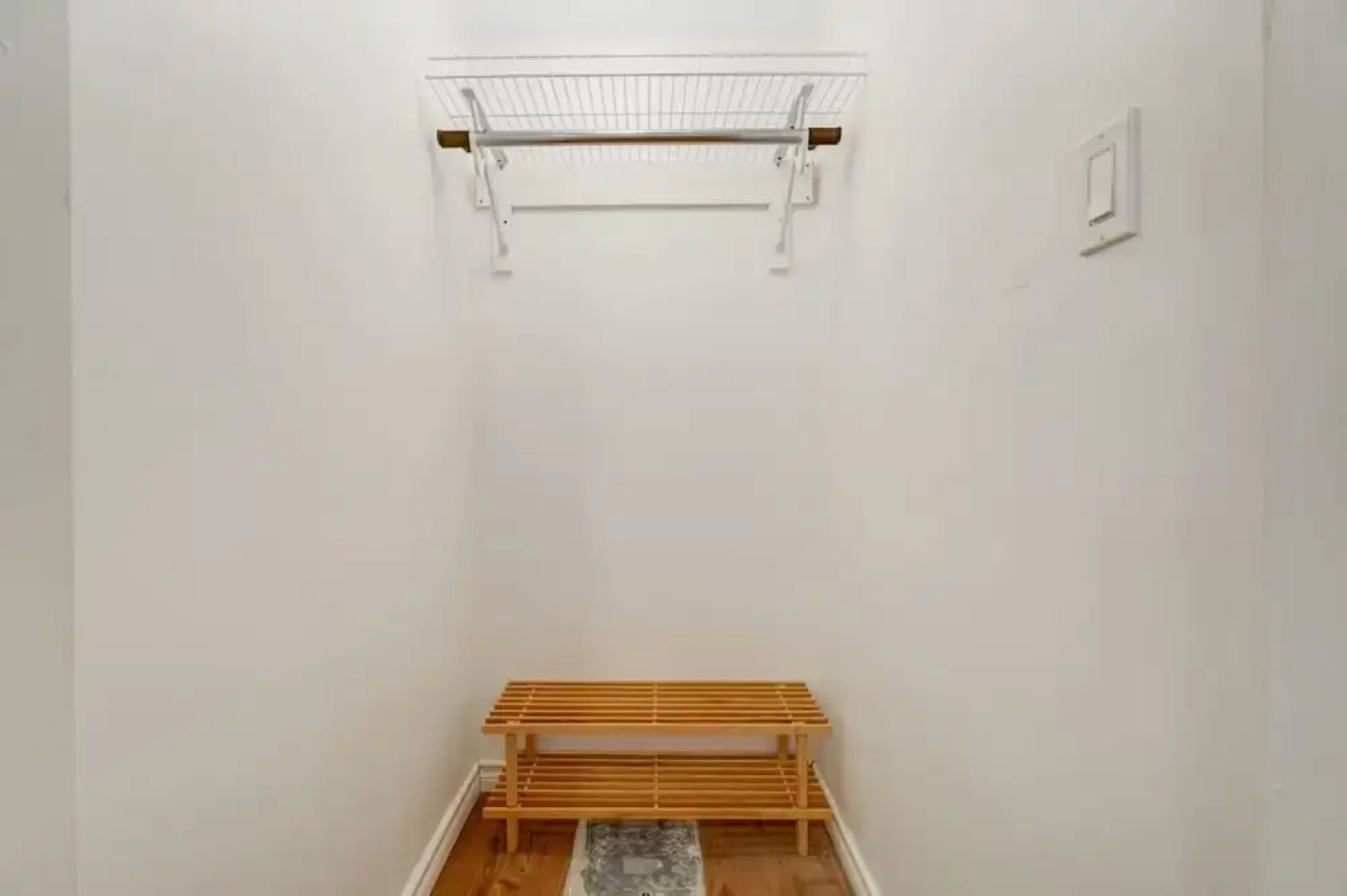 Comfortable Whitby 2 Bedroom Lower Suite