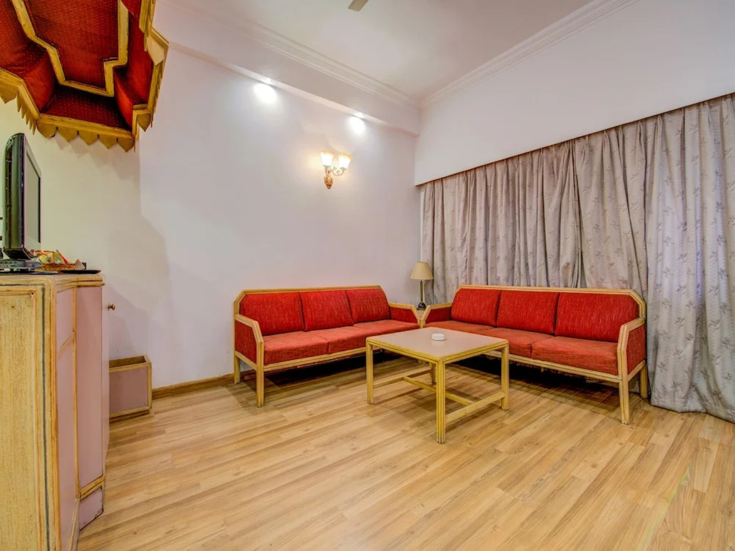 Capital O 1399 Hotel Yuvraj Palace