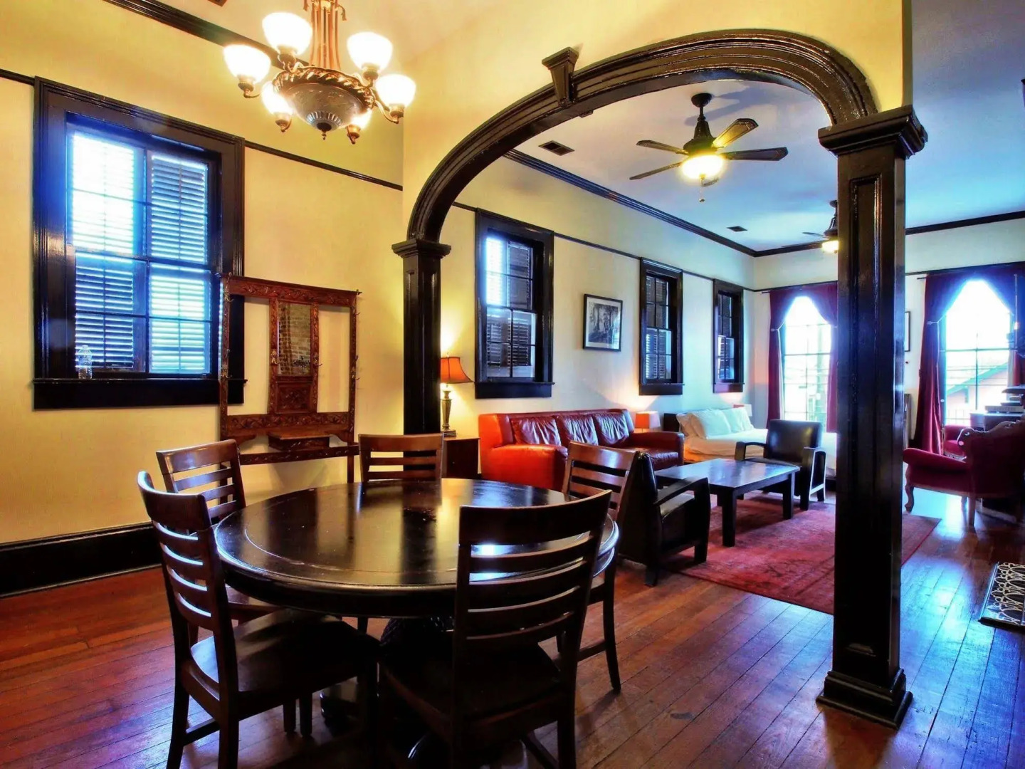 Royal Street Inn and R Bar