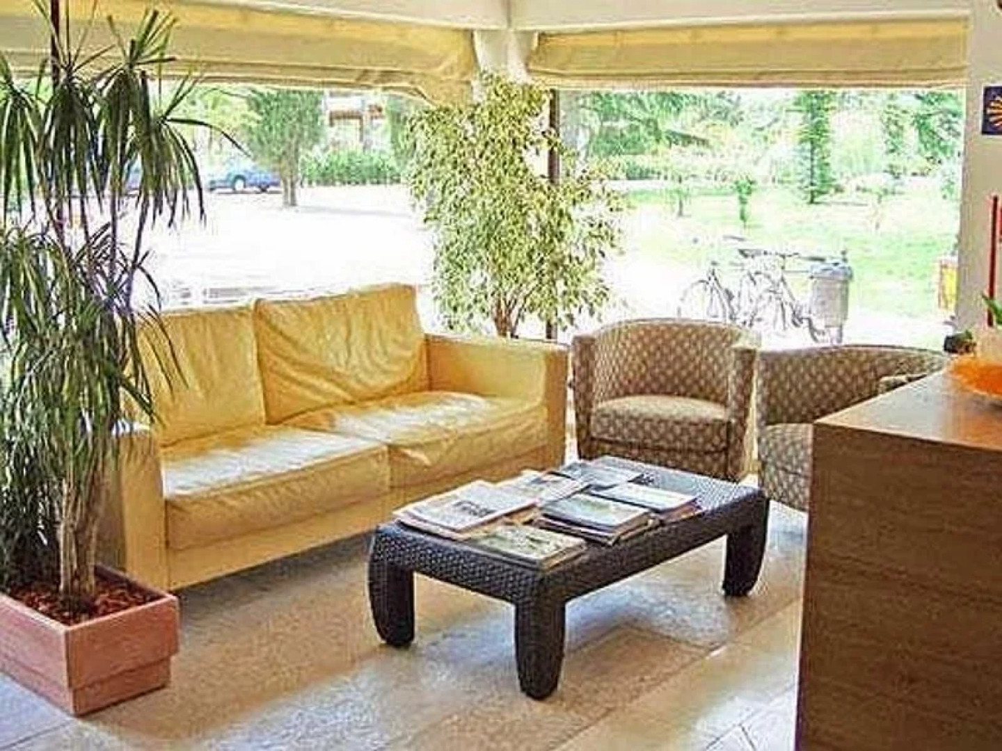 Apulia Hotels Castel del Monte