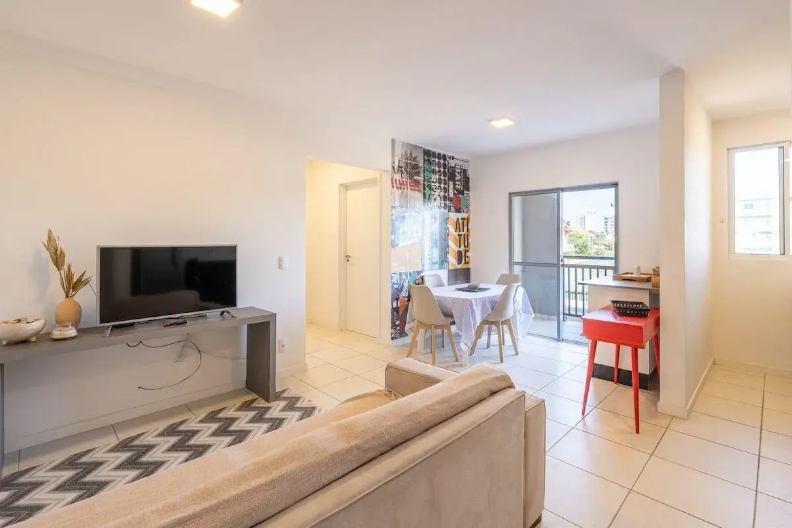 Apartamentos em Bal Piçarras 150 M DA PRAIA com SACADA, WI-FI, PISCINA, PORTARIA 24h, PLAYGROUND e vaga de GARAGEM