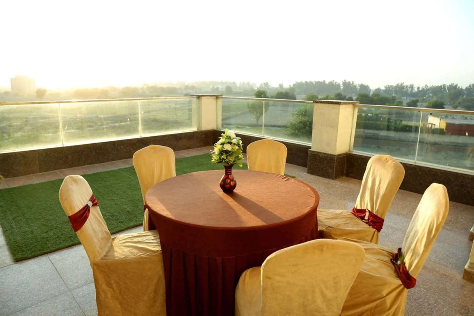 Hotel The Royal Bharti