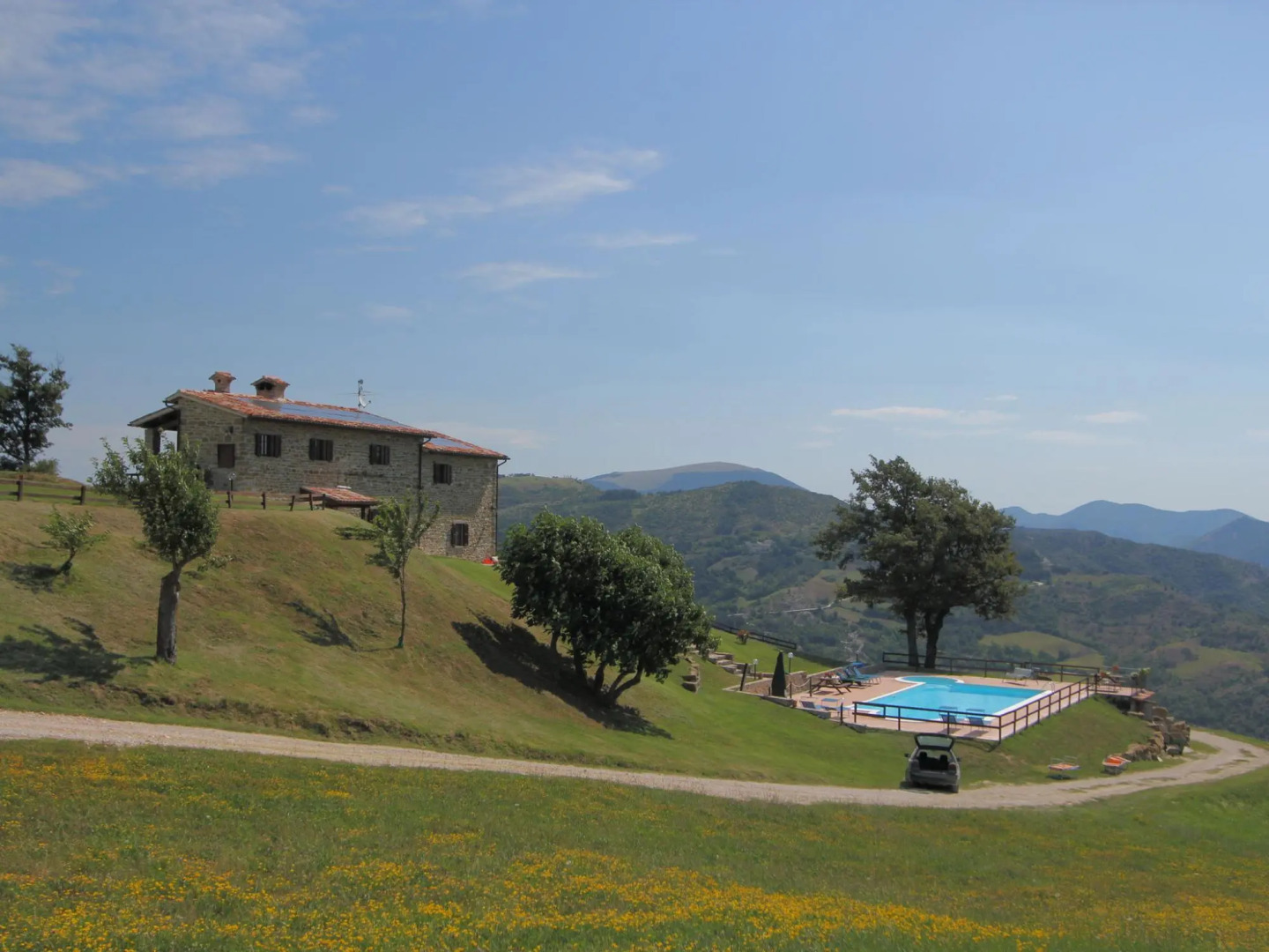 Stunning Villa in Apecchio with Hot Tub