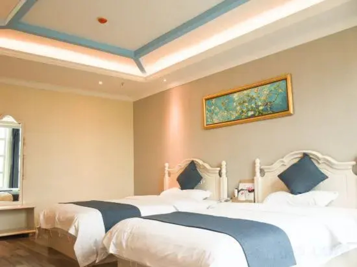 Tuwo Colorful City Garden Resort