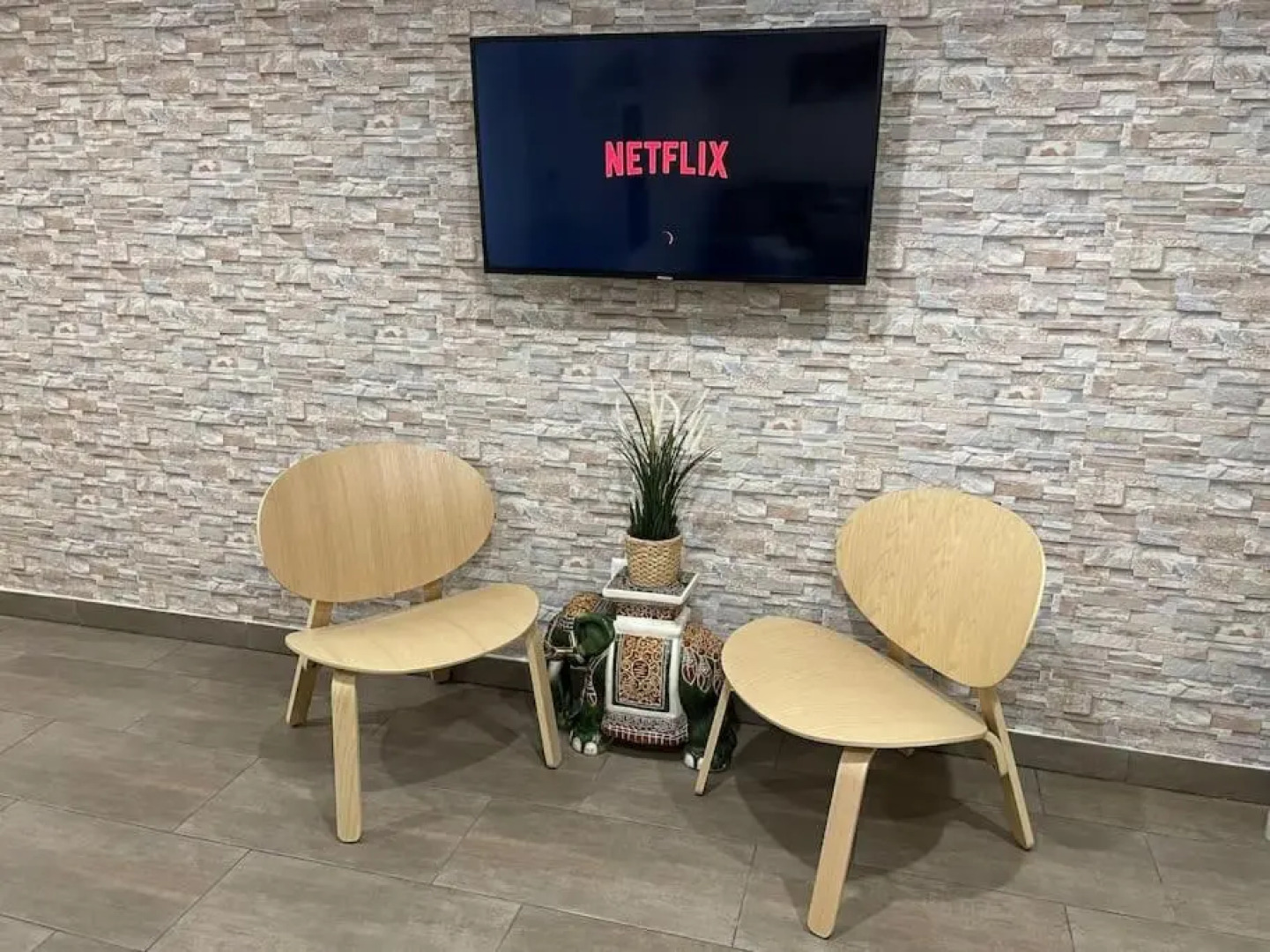 Studio situé aux abords de la forêt avec parking