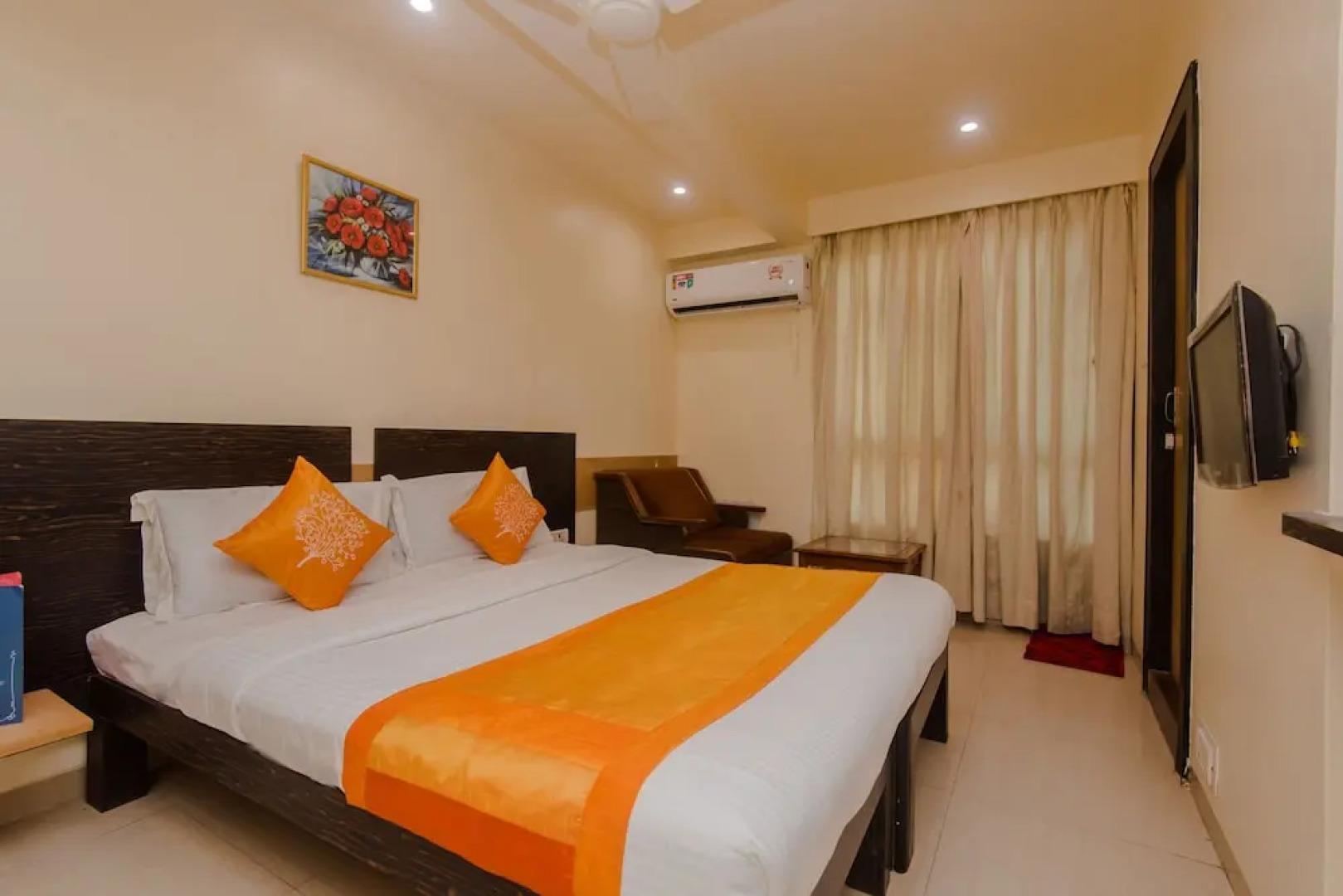 OYO 10382 Hotel Saffron Suites