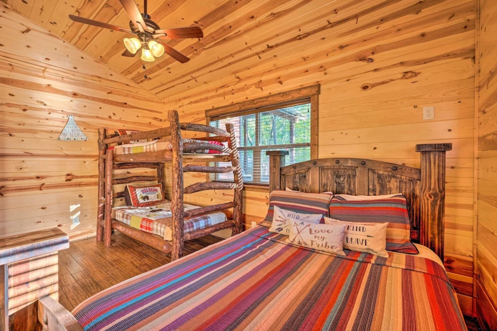 Creekside Broken Bow Cabin w/ Hot Tub & Fire Pit!