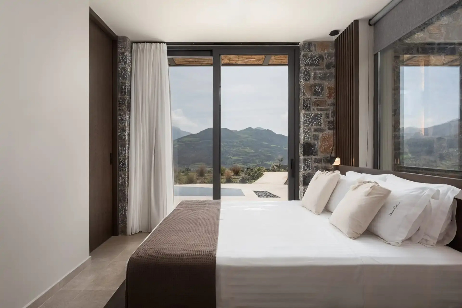 Neromai Cave Luxury Villas