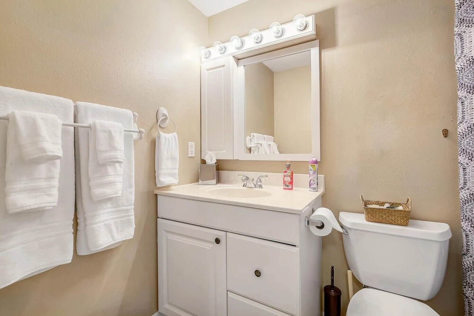 Ideally Located Westminster Home - Sleeps 13