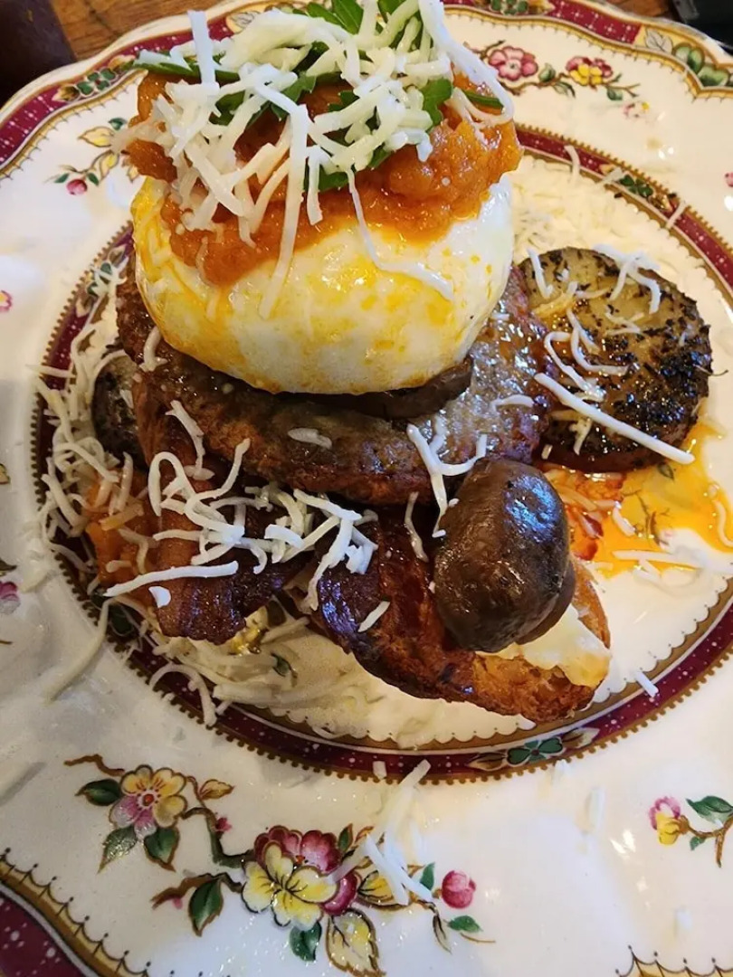 House of 1833 Bed & Breakfast & Gardens