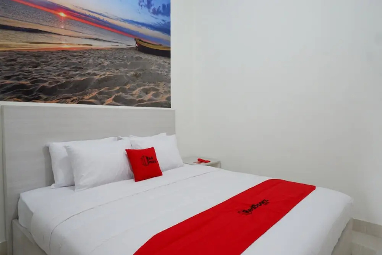 Rich Hotel by RedDoorz