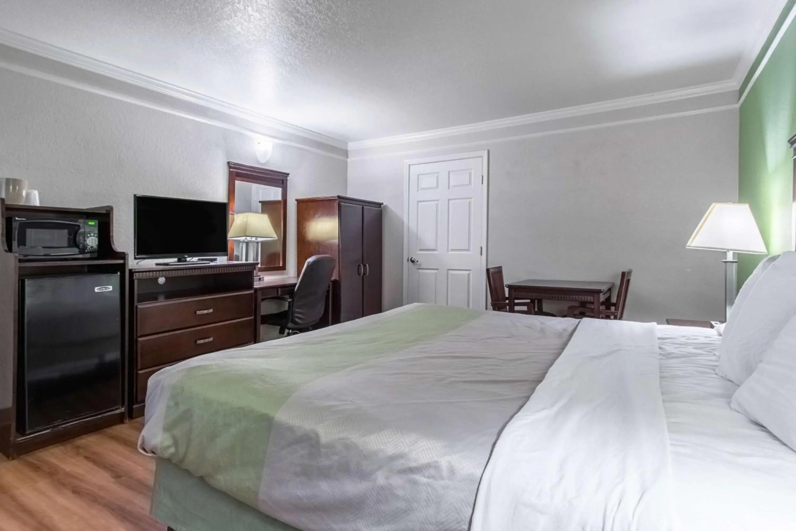 Motel 6 Kingsburg, CA