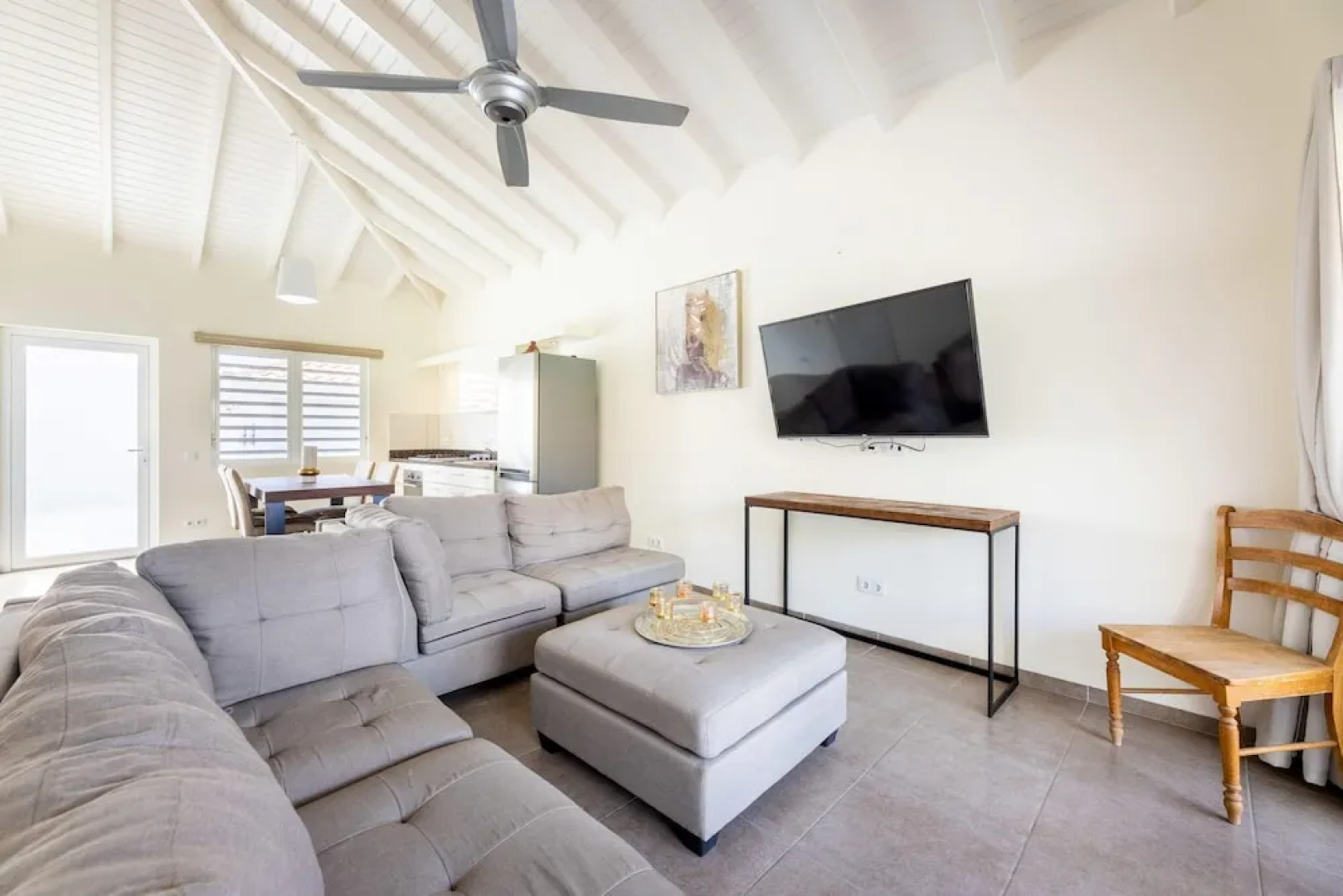 Charming 2BR Apt With Tropical Garden Pool