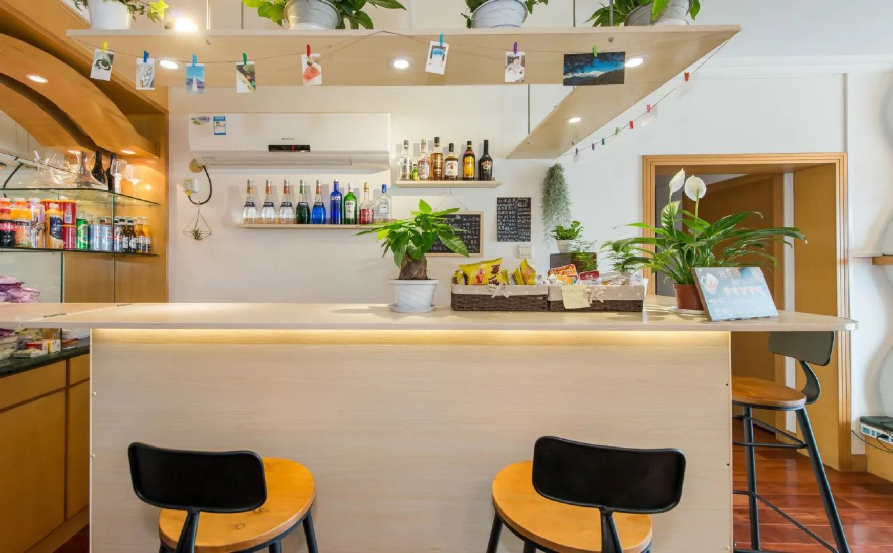 LeeHome Youth Hostel