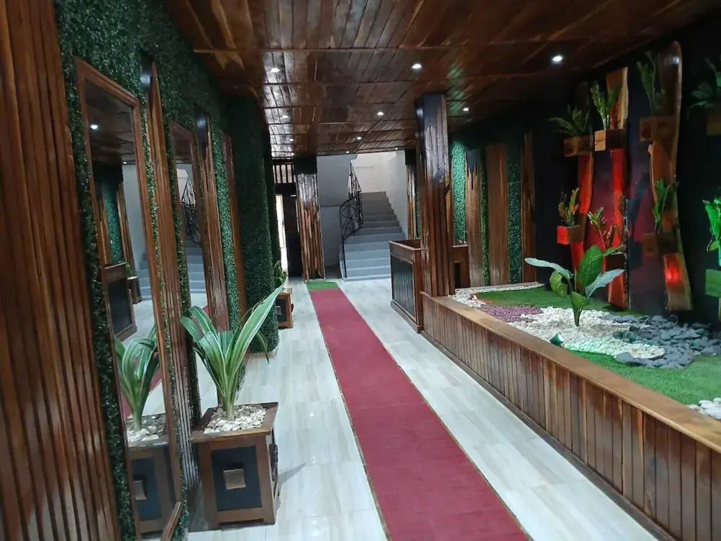 Touraco Suite Hotel Business