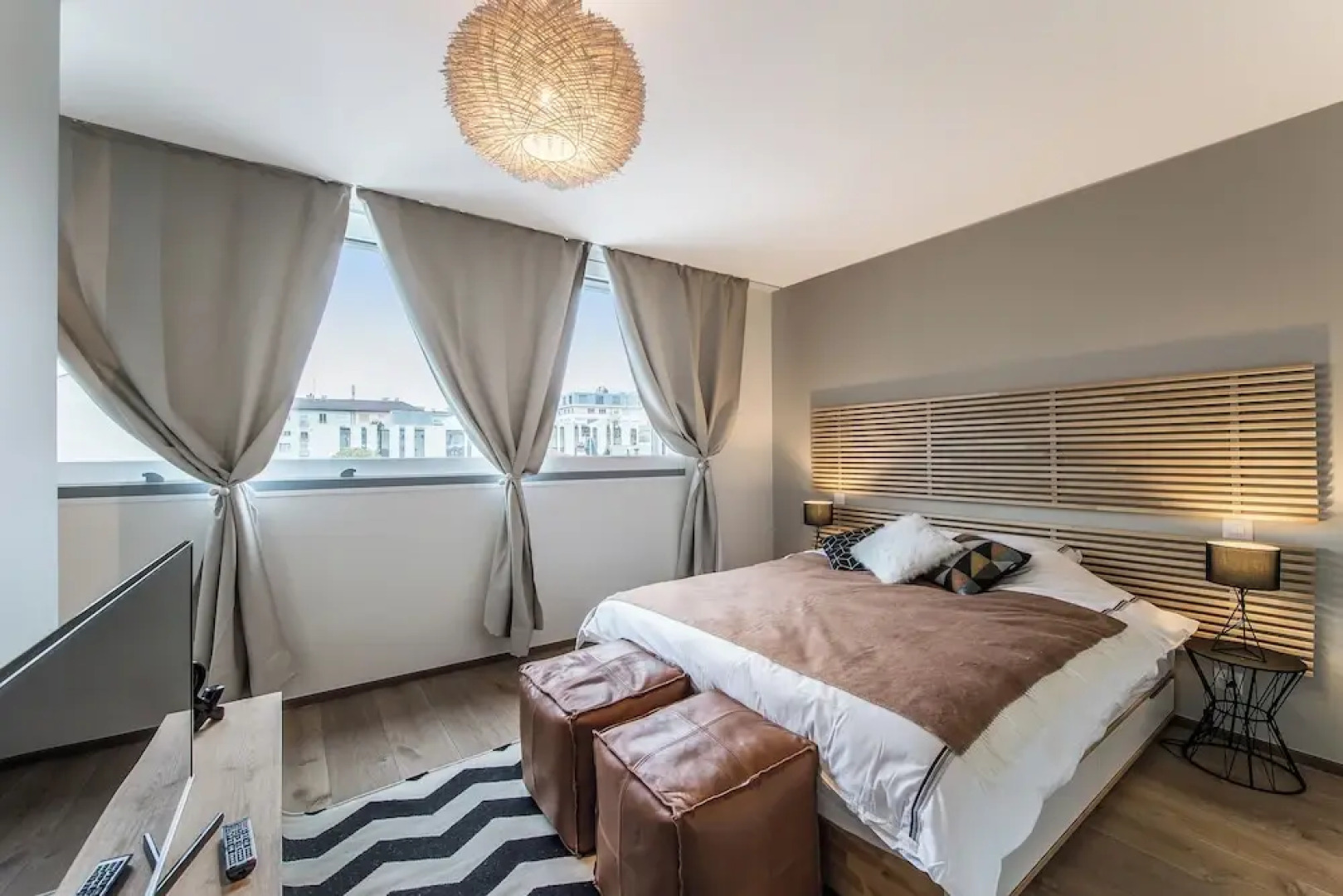 Noirettes by Homenhancement