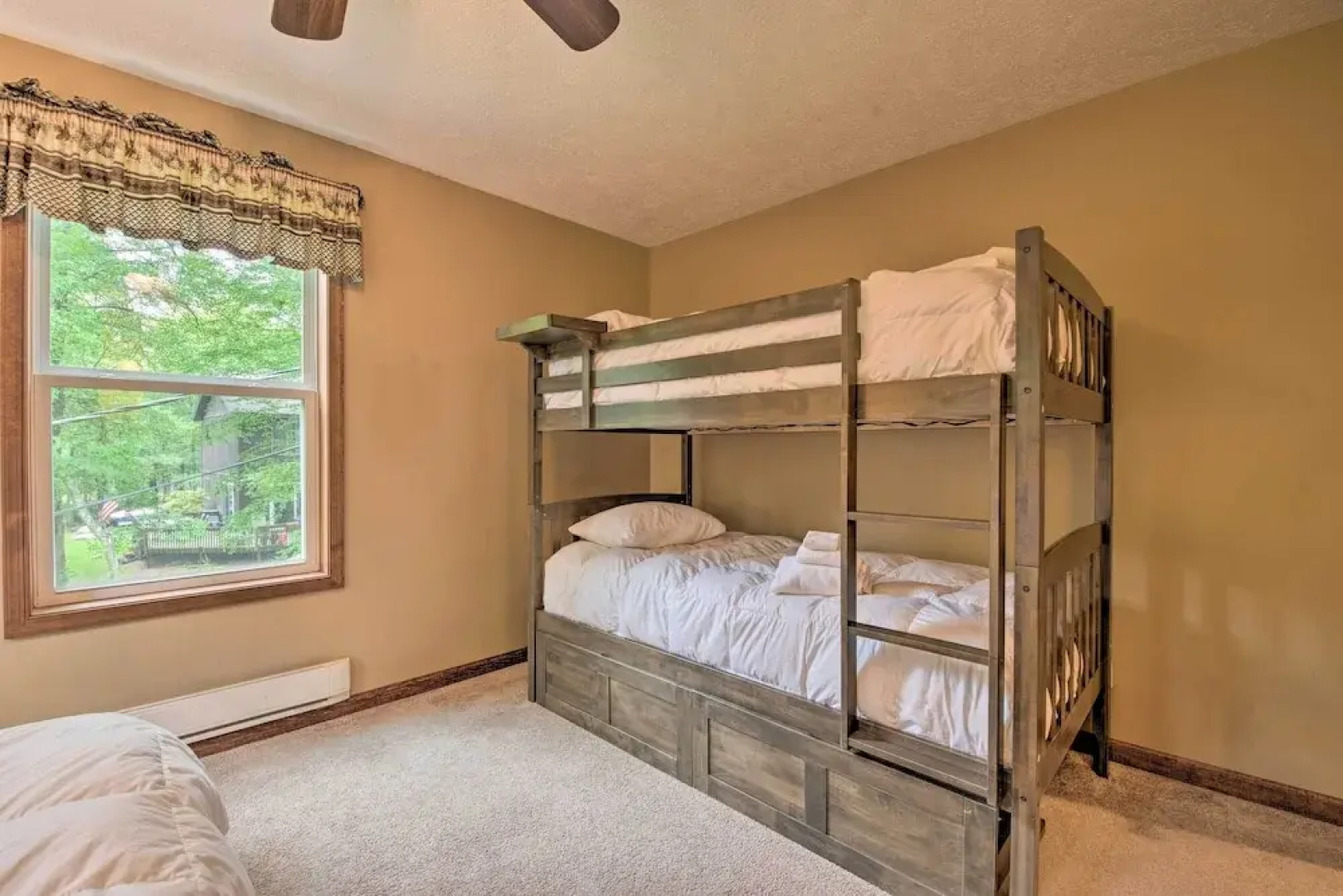 2 Mi to Lake Harmony: Gem w/ Game Room & Deck