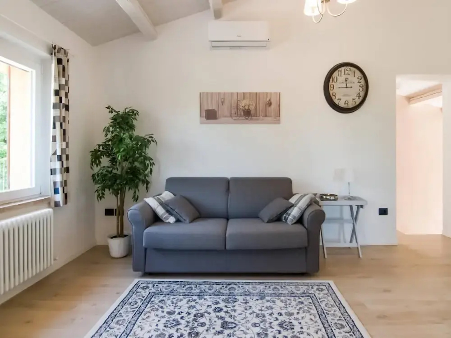 Villa in Ostra Vetere With Pool and Jacuzzis