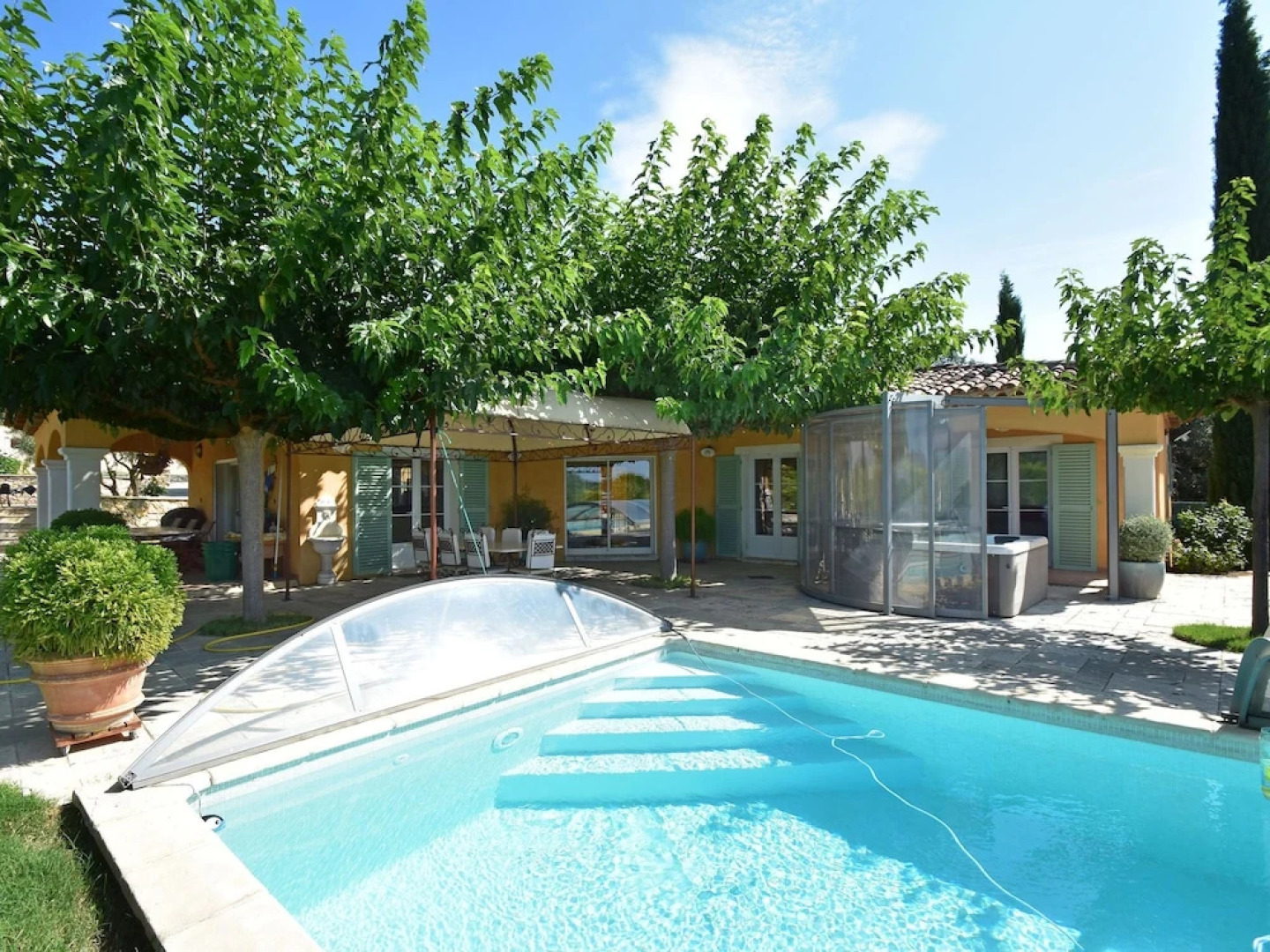 Stunning Villa Near Regusse With Private Swimming Pool