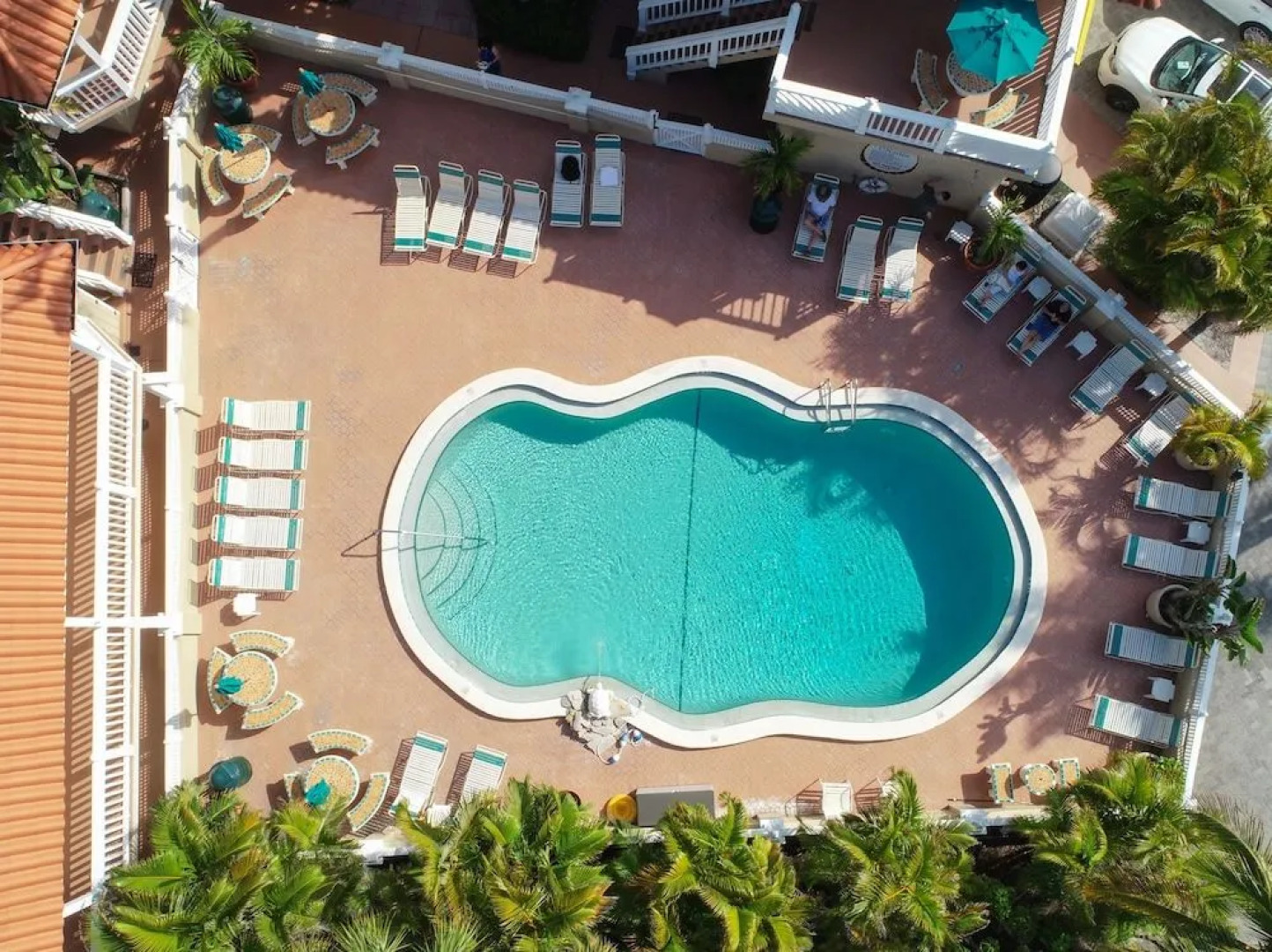 Tortuga Inn Beach Resort