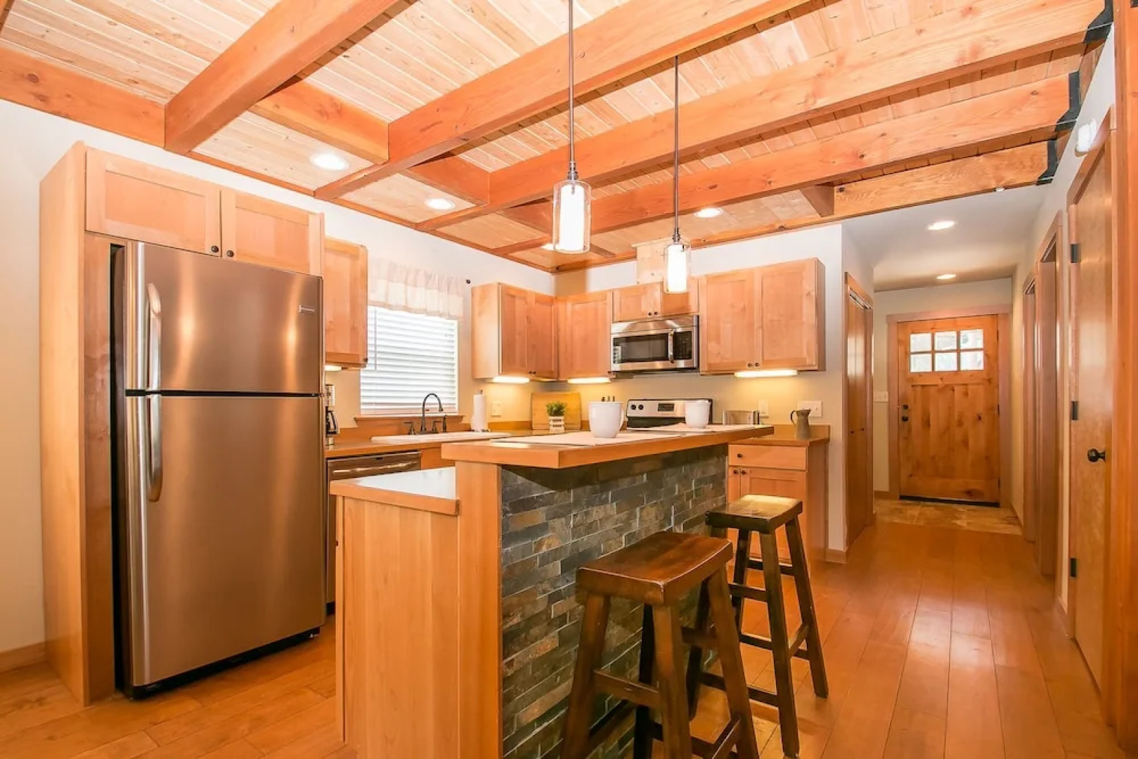 Salmon Chalet Chalet 2 NW Comfy Cabins