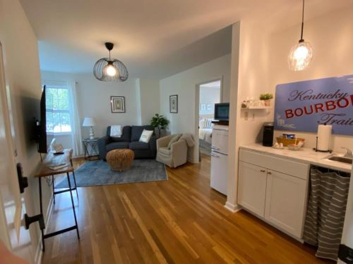 1823 Historic Rose Hill Inn