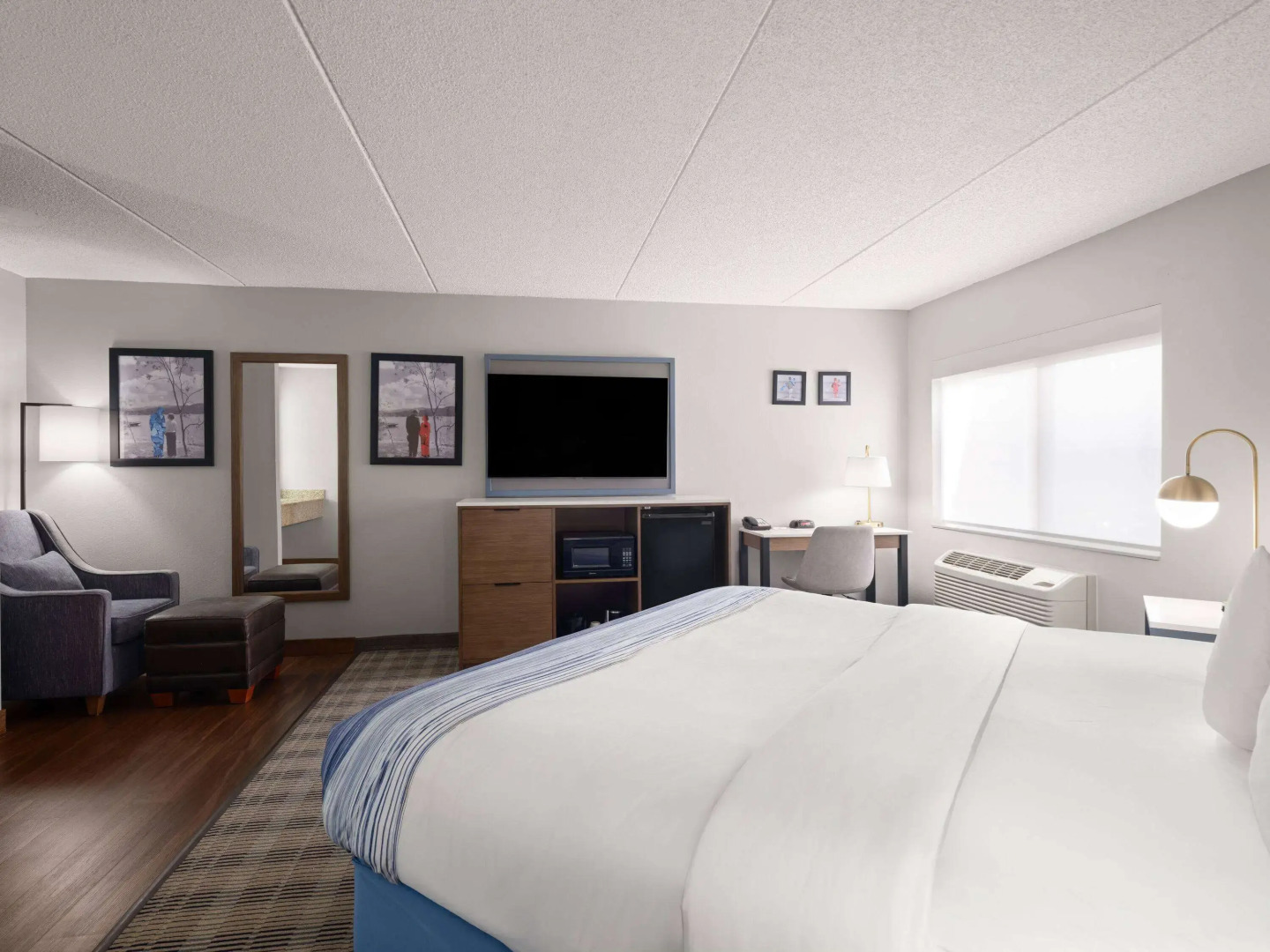 AmericInn by Wyndham Shakopee Near Canterbury Park