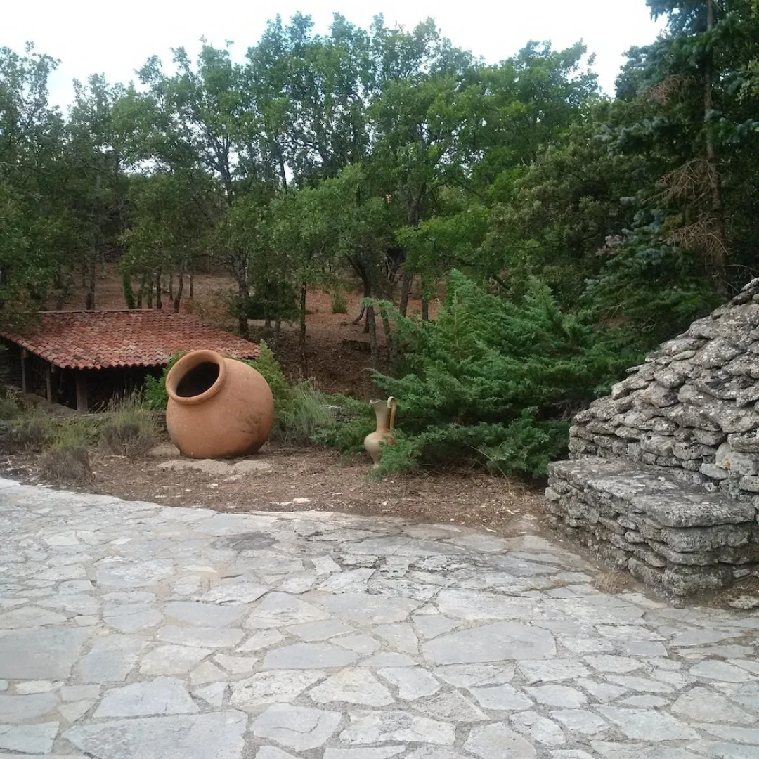 Studio in Bonnieux, With Enclosed Garden