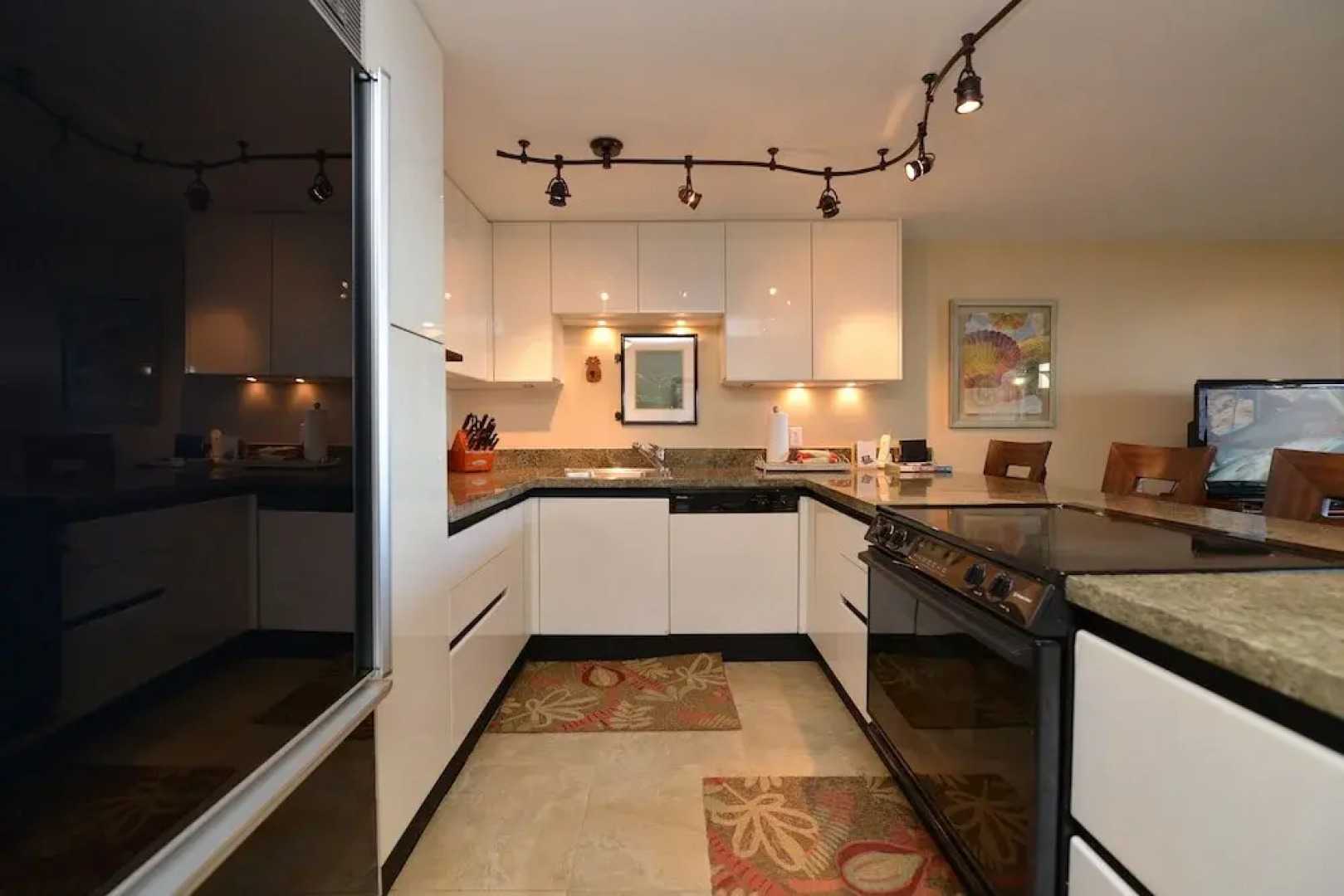 Kaleialoha #114 1 Bedroom 1 Bathroom Condo by Redawning