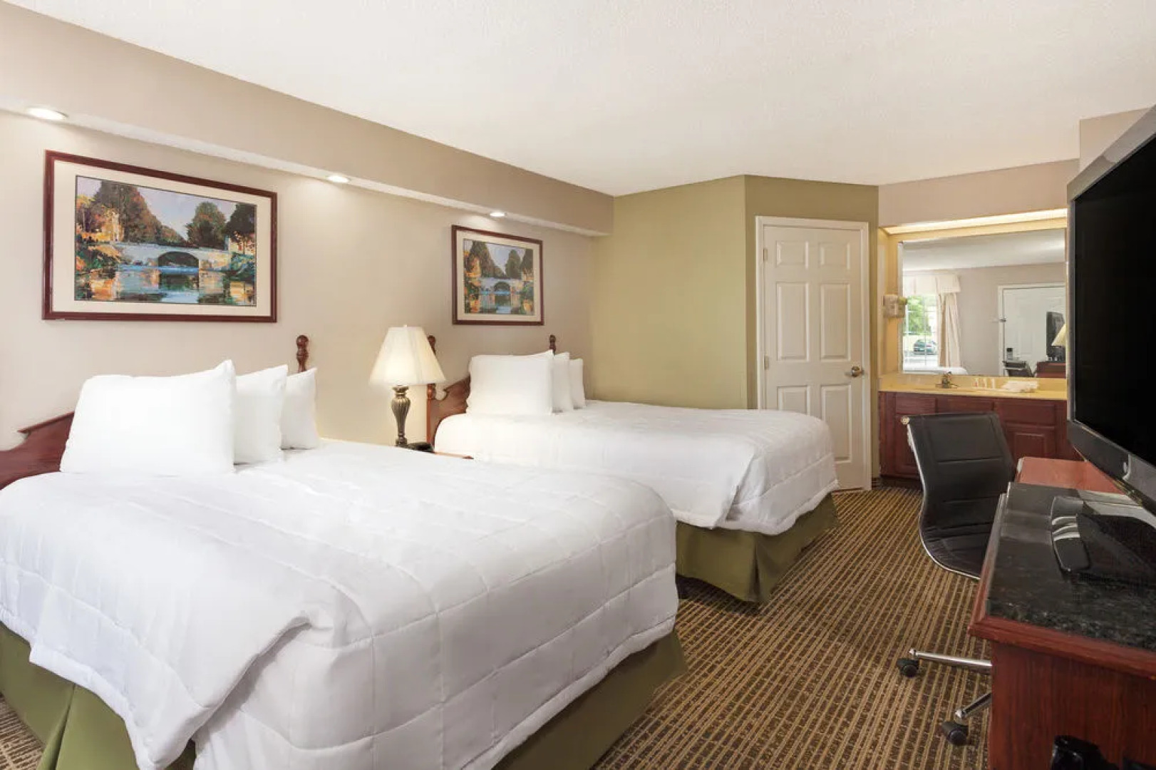 Baymont Inn & Suites Tullahoma