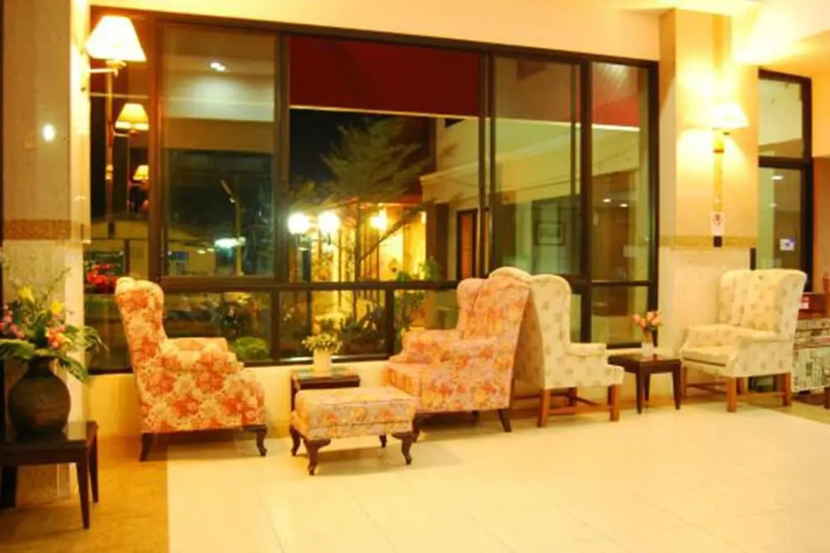 LJ The Emerald Hotel