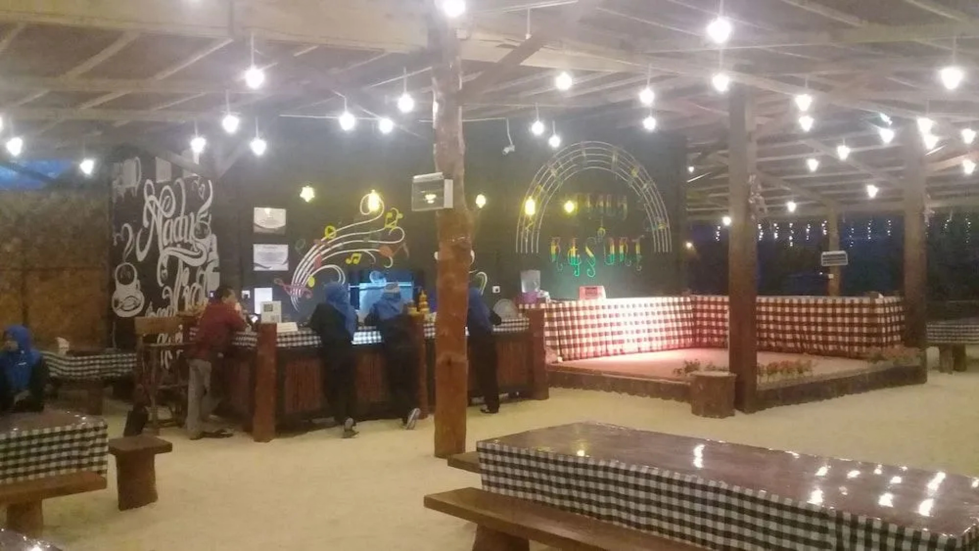 Madu Tiga Beach & Resort