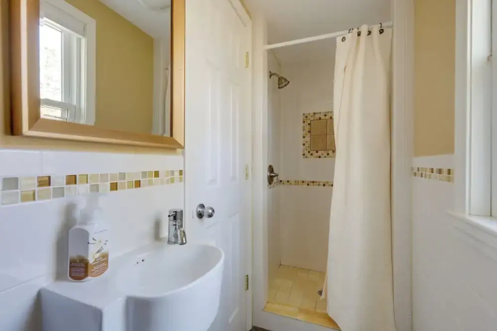 Swan River Views, BBQ Ready: West Dennis Home