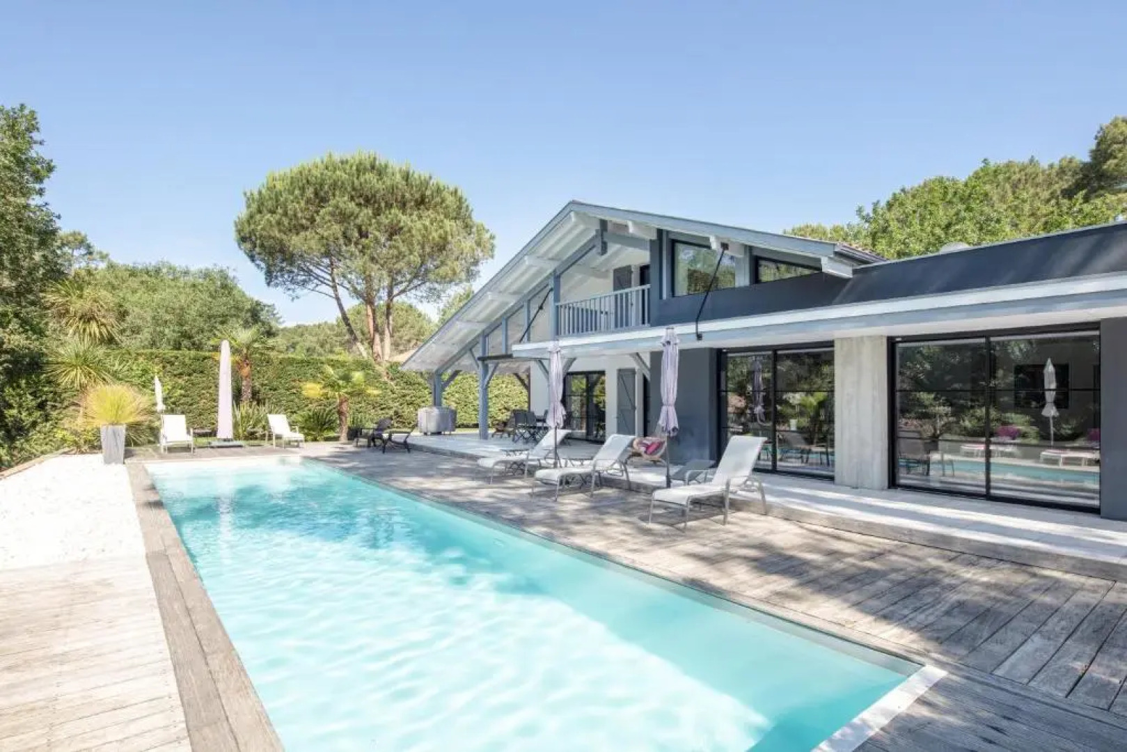 Ref 111 Seignosse, Villa de standing 4 étoiles partiellement climatisée avec piscine chauffée et Wifi au calme sur terrain 1100m2