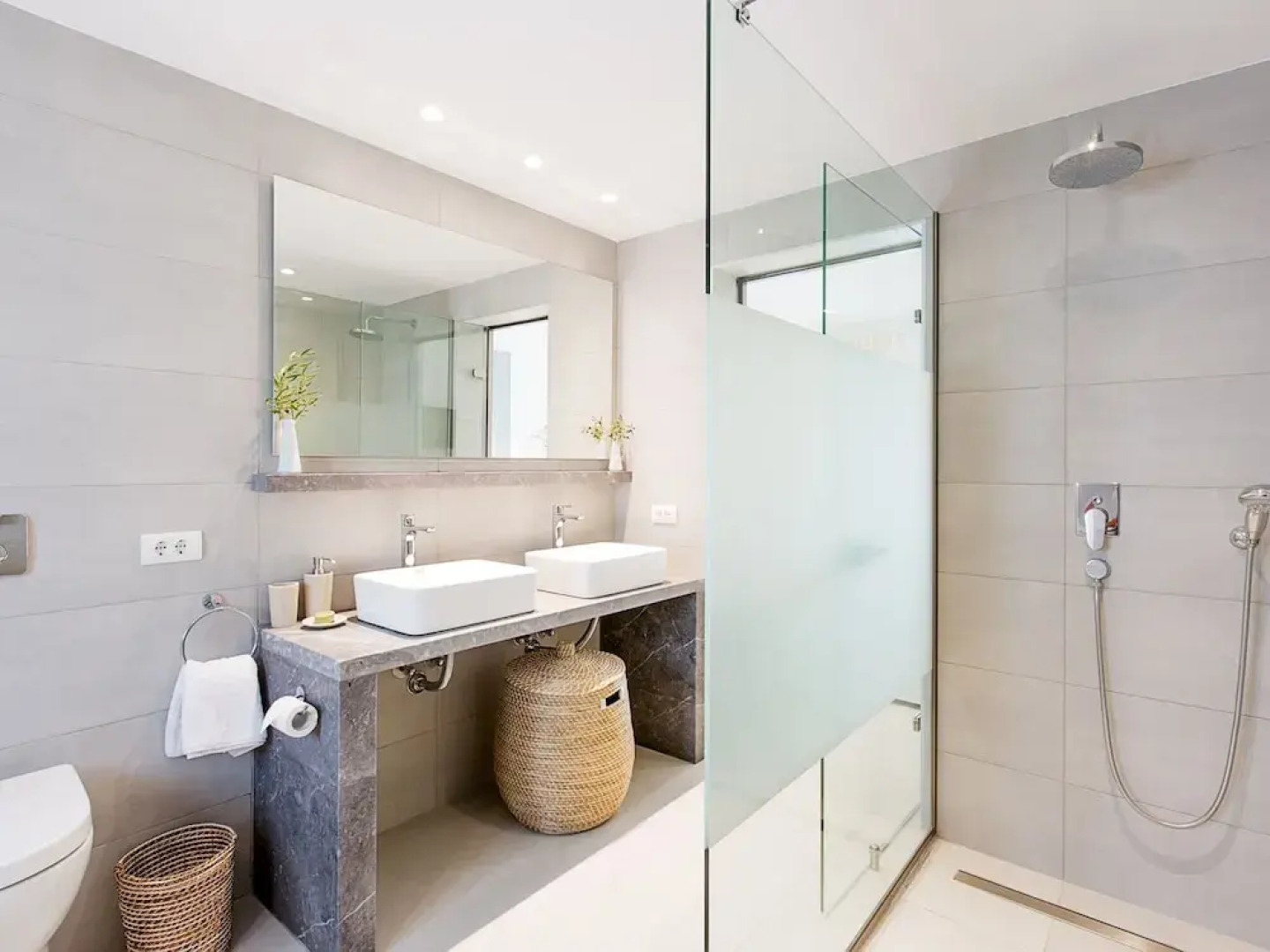 Beautiful Luxe Villa in Private Olive Grove, sea and Mountain View, Close to sea