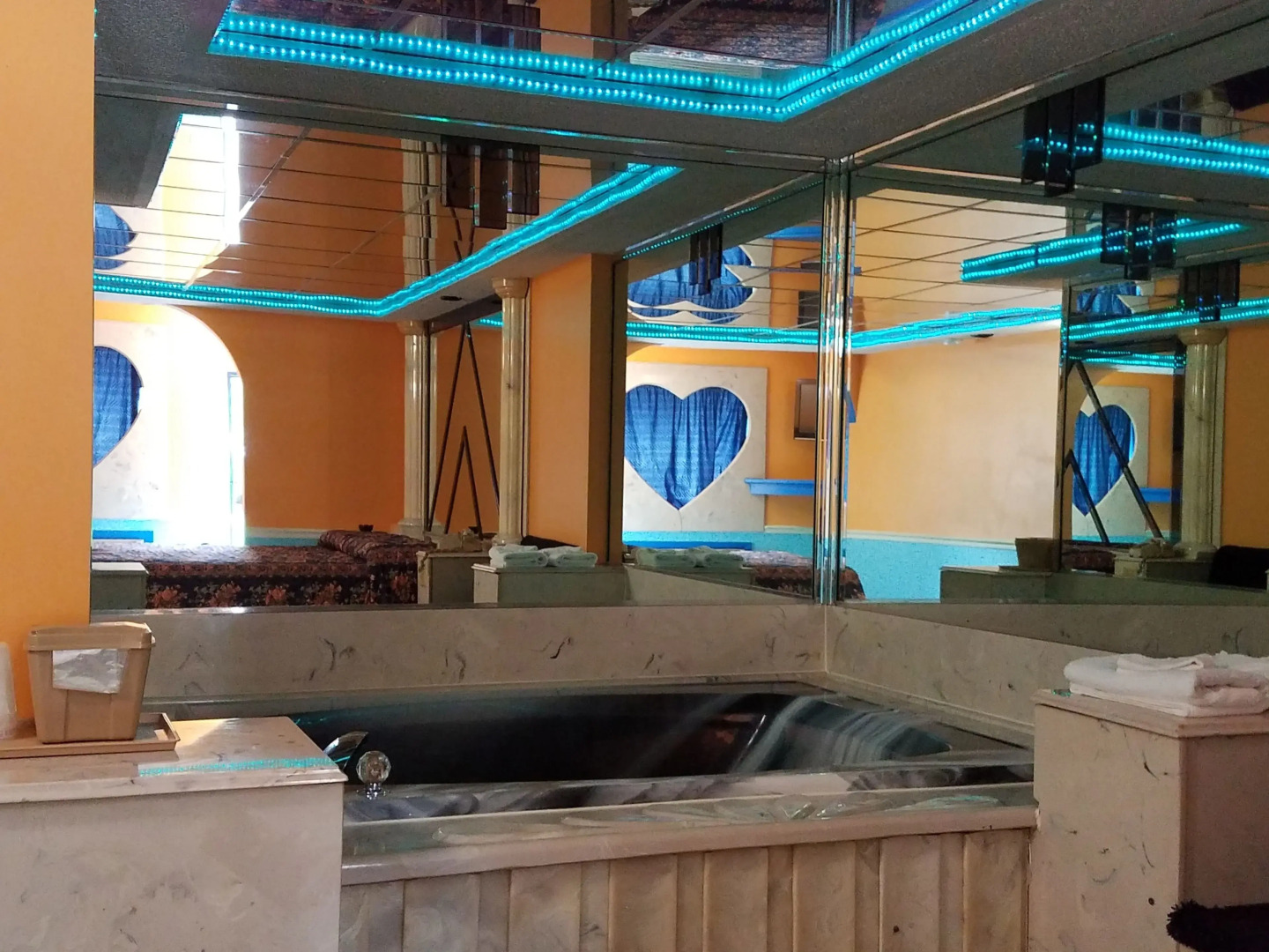 Gallery Holiday Motel